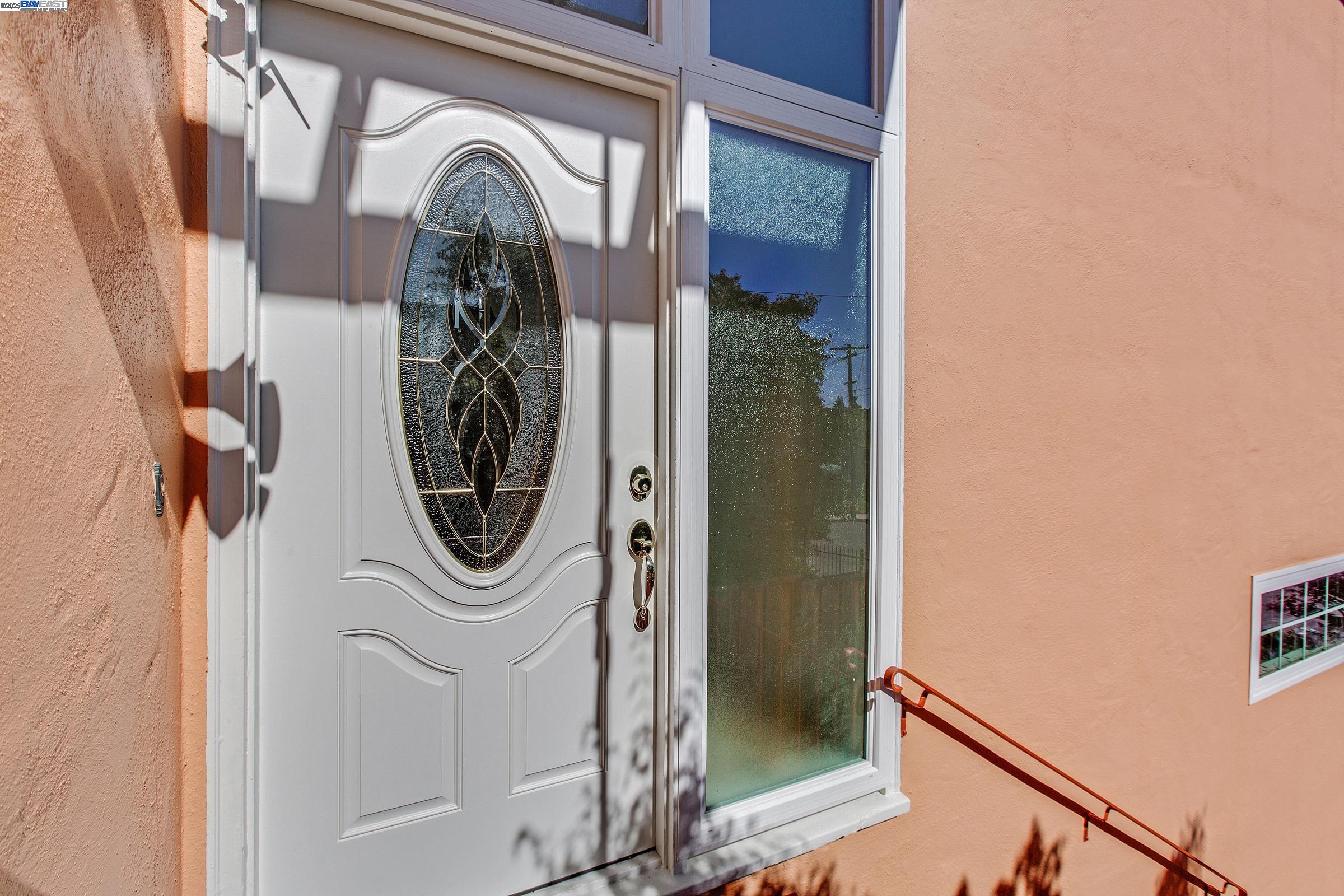 Detail Gallery Image 3 of 42 For 3578 Jerald Ct, Castro Valley,  CA 94546 - 4 Beds | 3 Baths