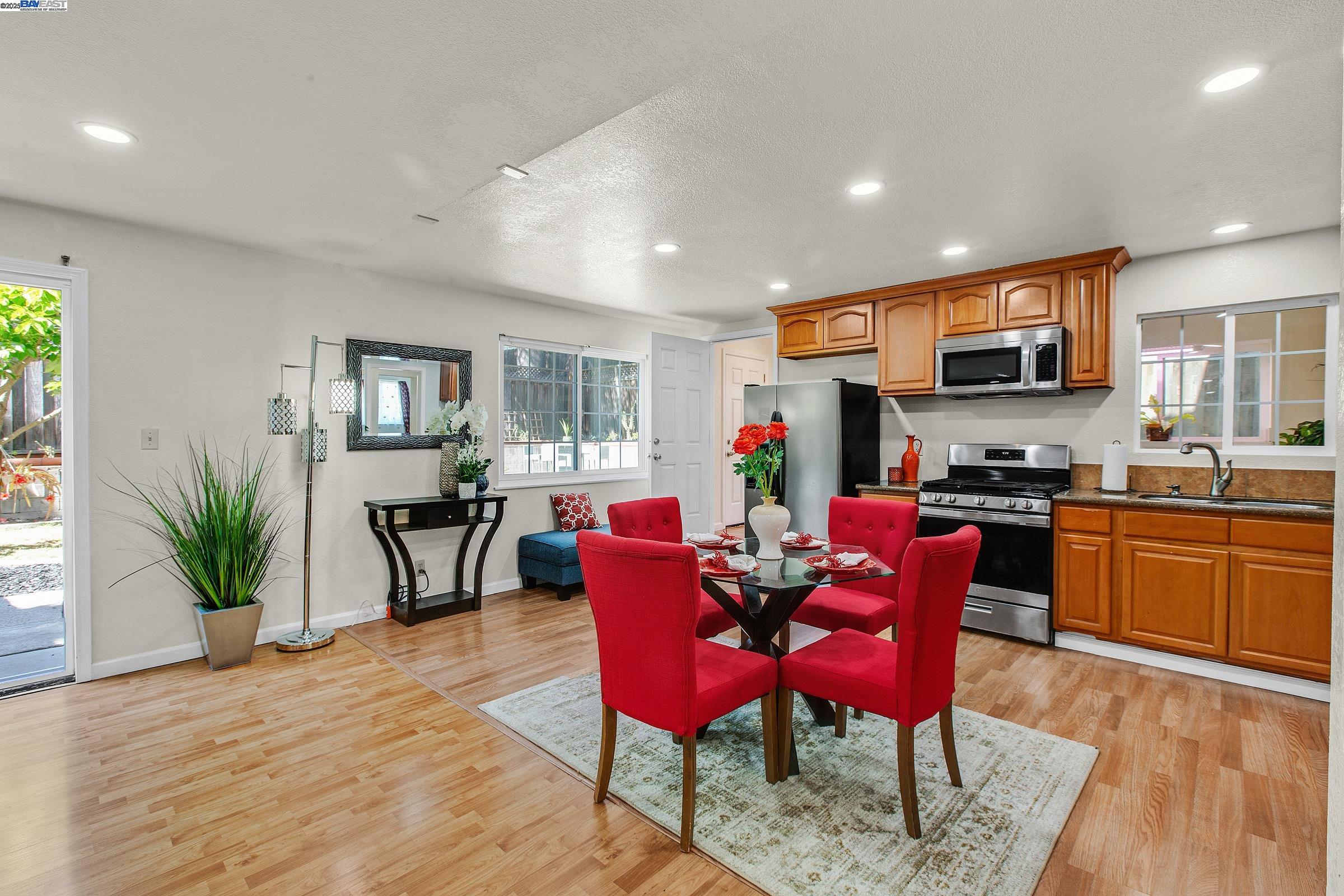 Detail Gallery Image 28 of 42 For 3578 Jerald Ct, Castro Valley,  CA 94546 - 4 Beds | 3 Baths