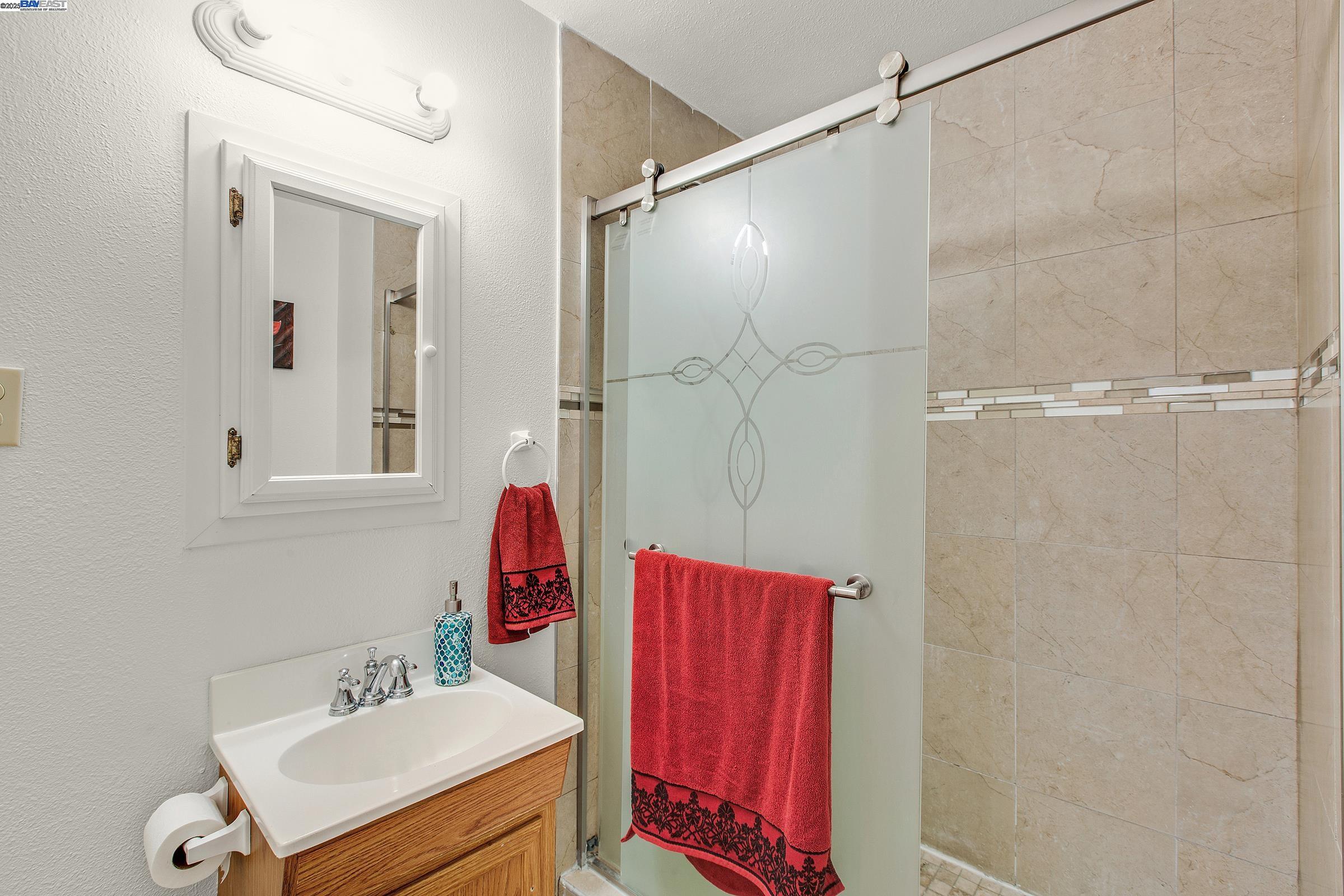Detail Gallery Image 35 of 42 For 3578 Jerald Ct, Castro Valley,  CA 94546 - 4 Beds | 3 Baths