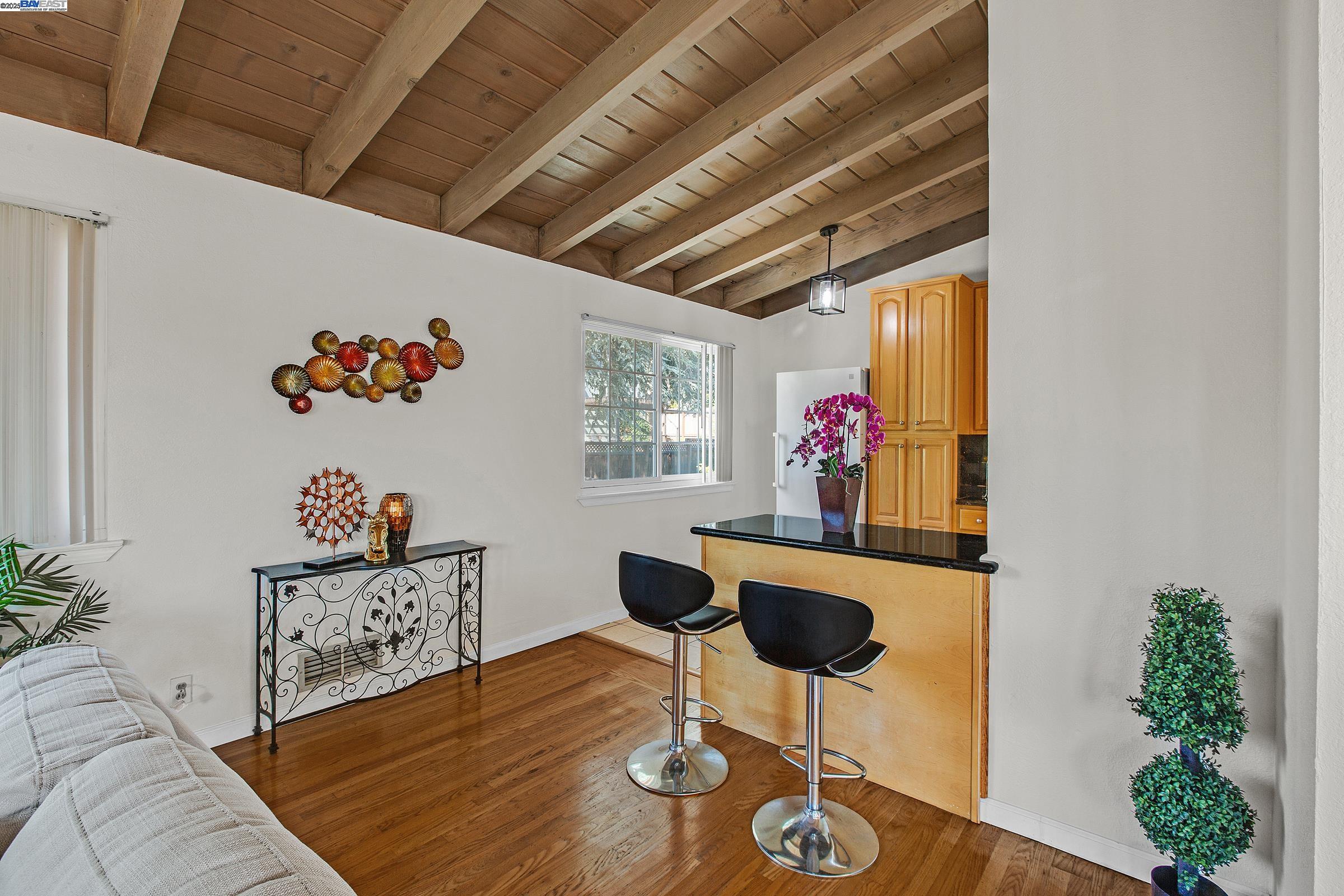 Detail Gallery Image 8 of 42 For 3578 Jerald Ct, Castro Valley,  CA 94546 - 4 Beds | 3 Baths