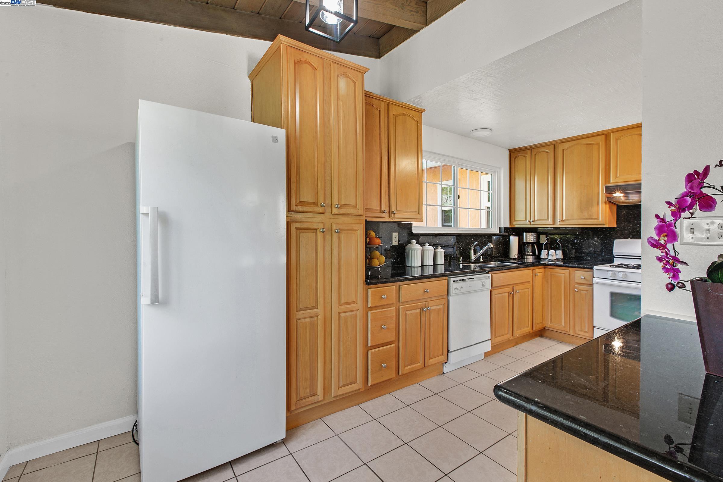 Detail Gallery Image 9 of 42 For 3578 Jerald Ct, Castro Valley,  CA 94546 - 4 Beds | 3 Baths