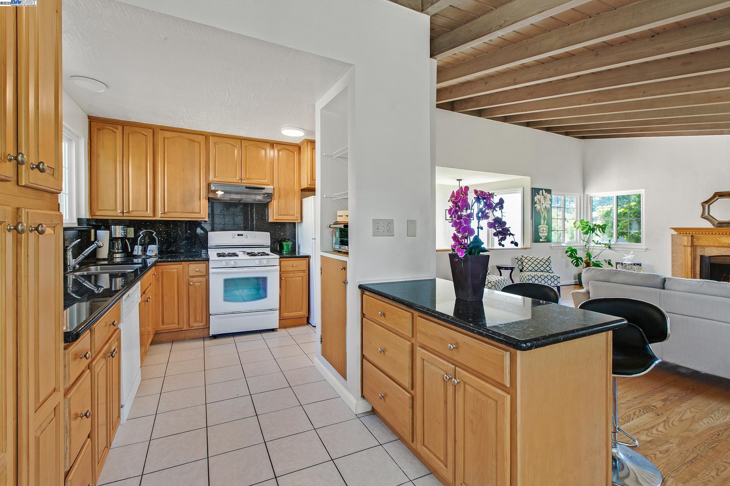 Detail Gallery Image 10 of 42 For 3578 Jerald Ct, Castro Valley,  CA 94546 - 4 Beds | 3 Baths