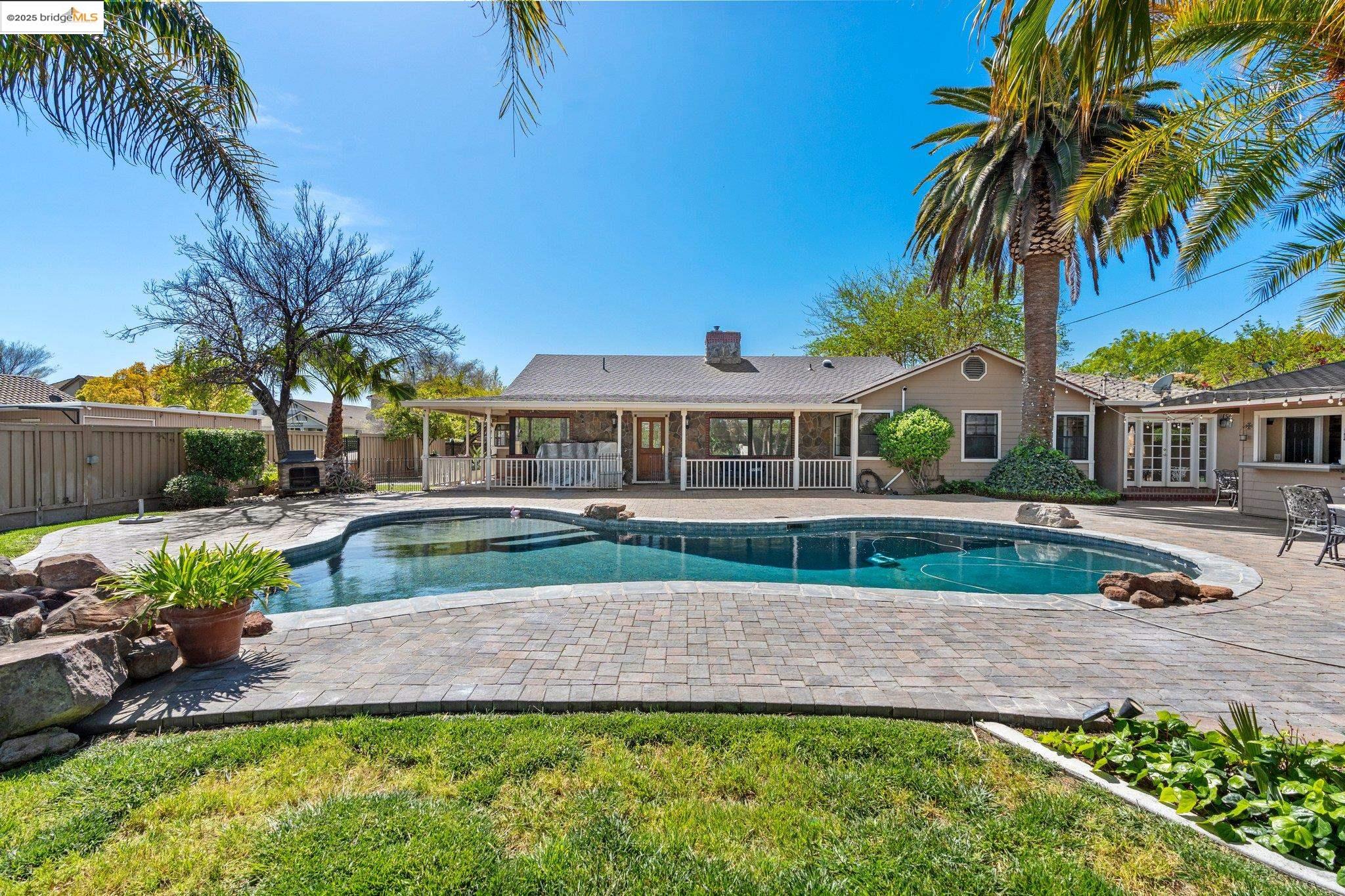 Detail Gallery Image 1 of 1 For 1924 Las Montanas Ct, Brentwood,  CA 94513 - 5 Beds | 2/1 Baths