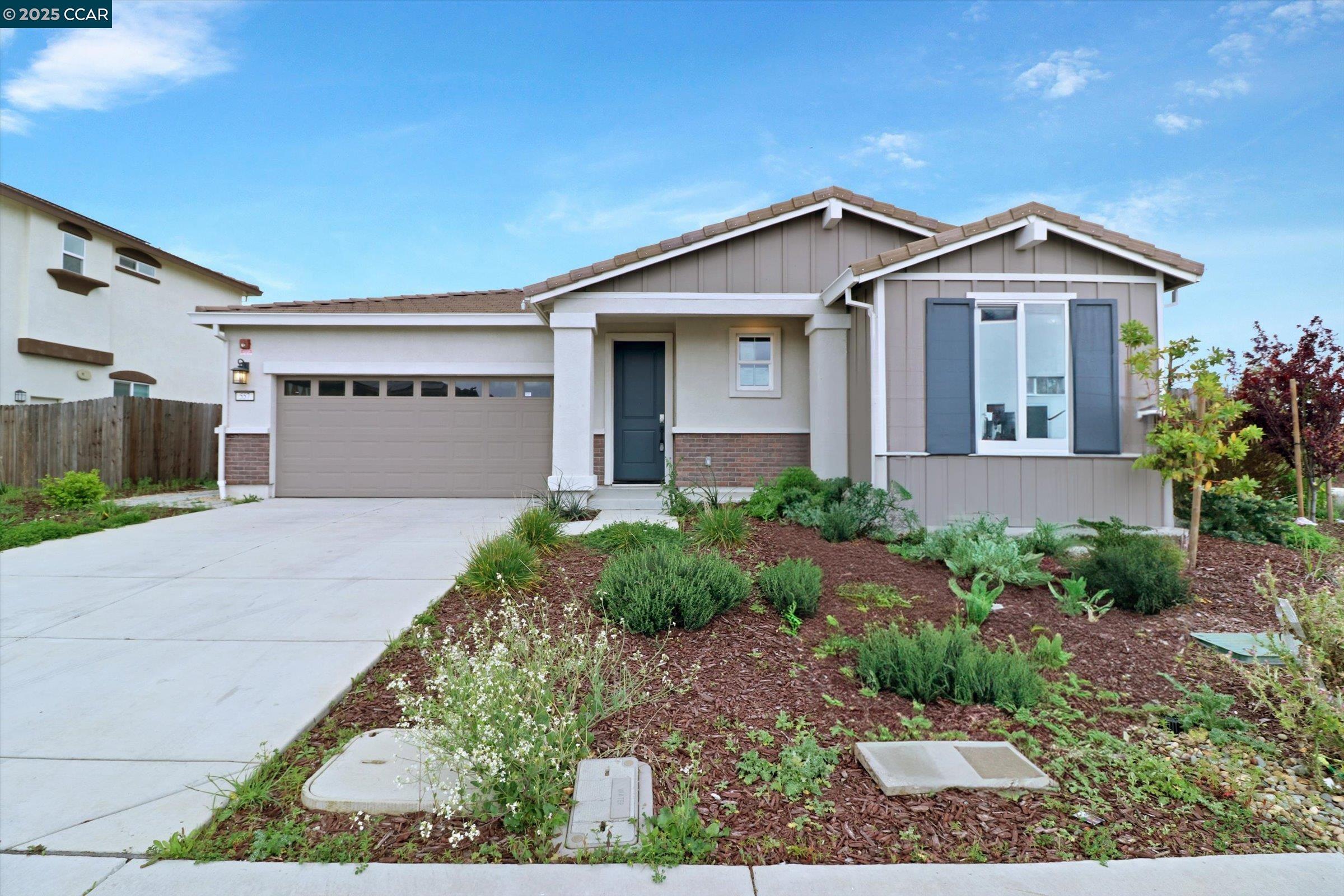 Detail Gallery Image 1 of 1 For 557 Oakham Dr, Vacaville,  CA 95687 - 4 Beds | 2/1 Baths