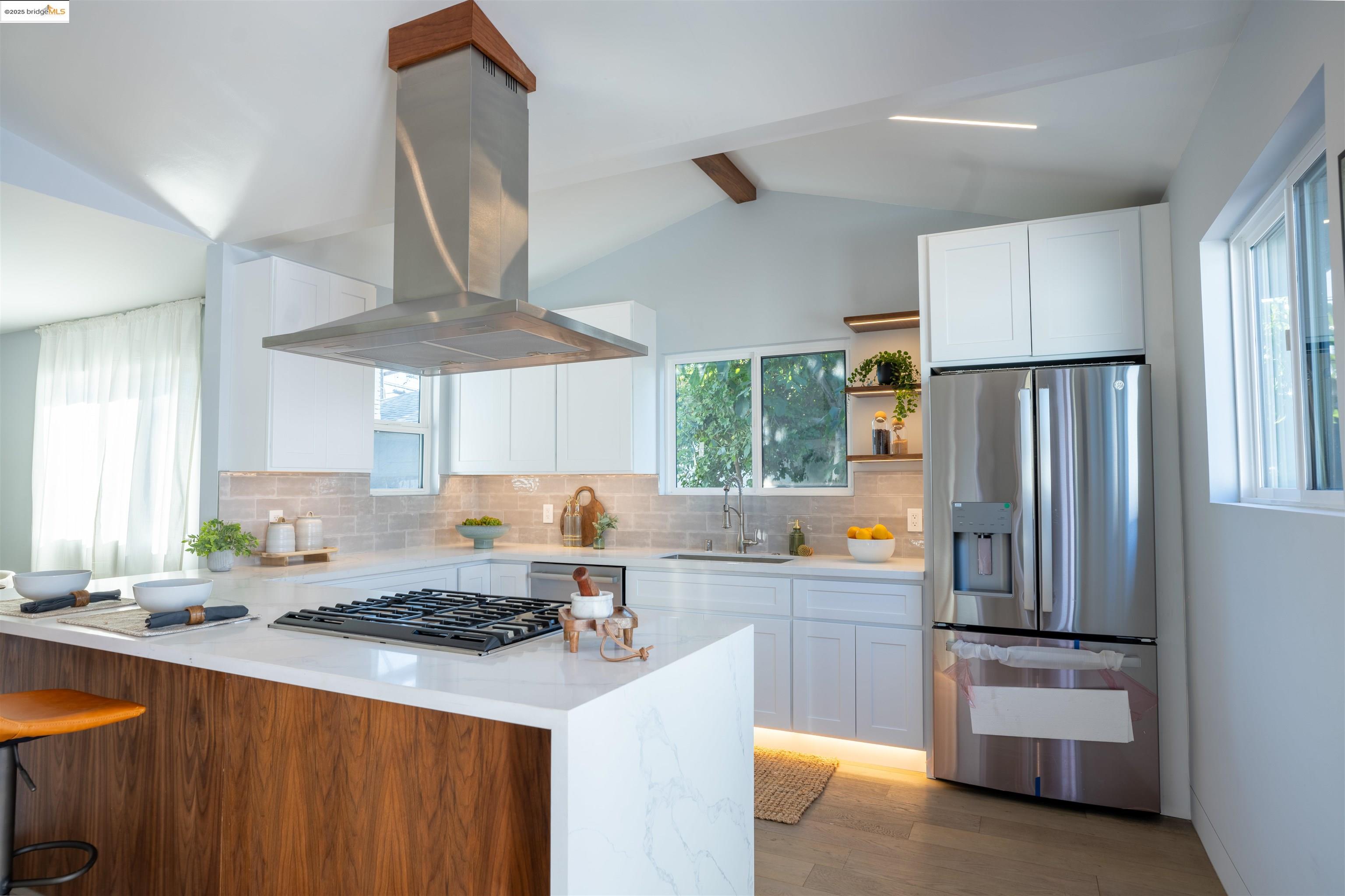 Detail Gallery Image 11 of 20 For 2009 Auseon Avenue, Oakland,  CA 94621 - 3 Beds | 3/1 Baths