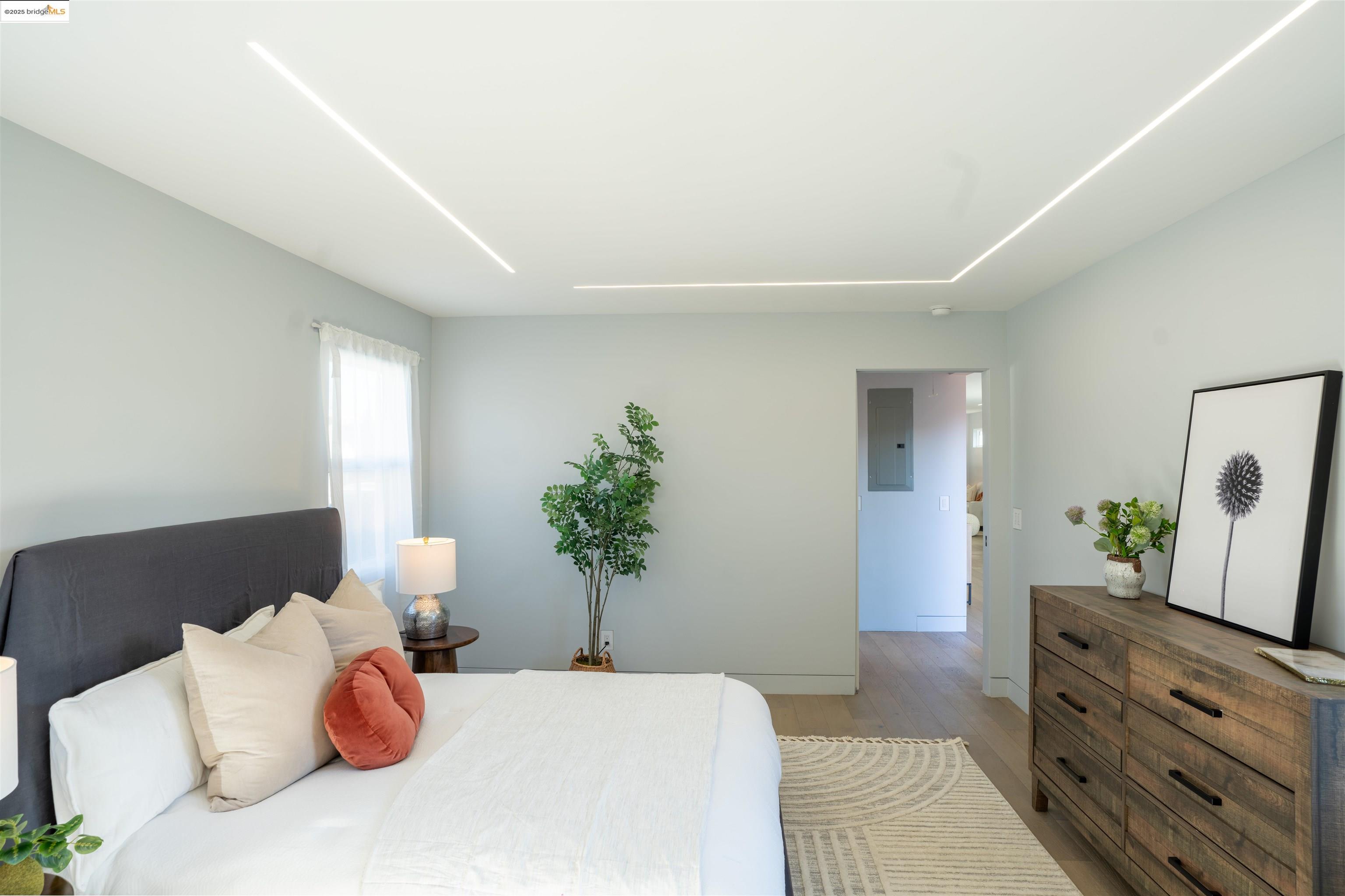 Detail Gallery Image 12 of 20 For 2009 Auseon Avenue, Oakland,  CA 94621 - 3 Beds | 3/1 Baths