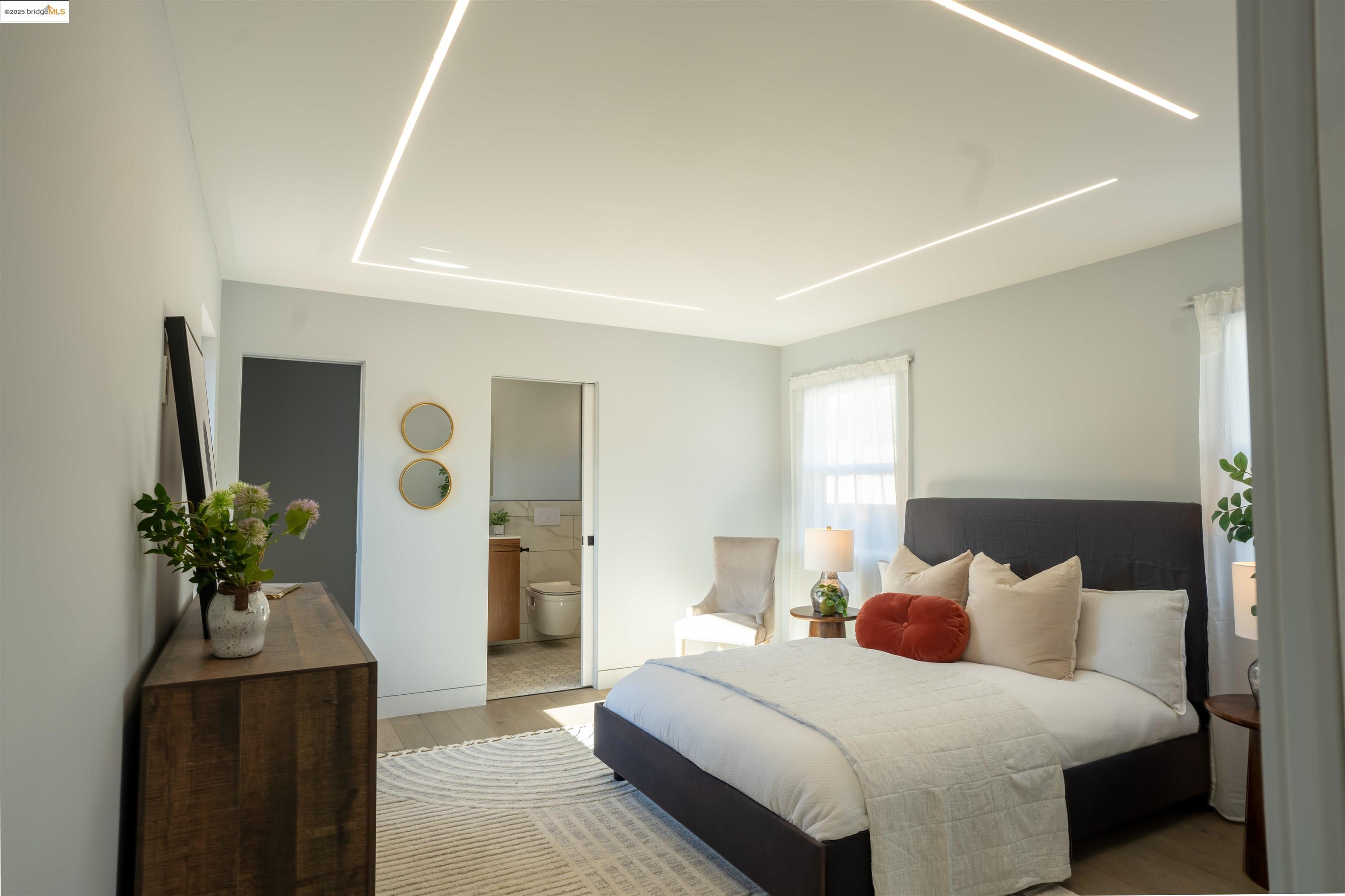 Detail Gallery Image 13 of 20 For 2009 Auseon Avenue, Oakland,  CA 94621 - 3 Beds | 3/1 Baths