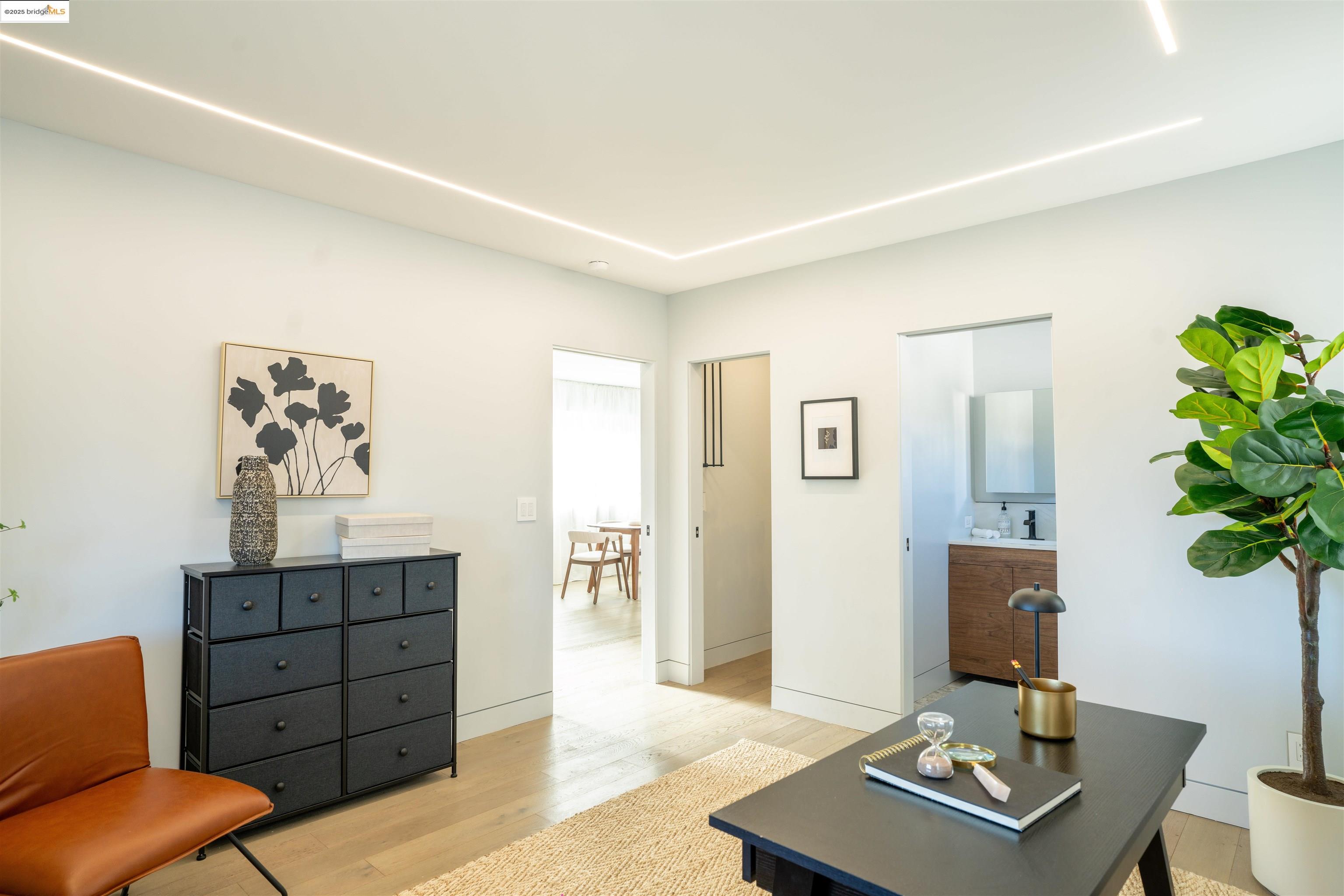 Detail Gallery Image 5 of 20 For 2009 Auseon Avenue, Oakland,  CA 94621 - 3 Beds | 3/1 Baths