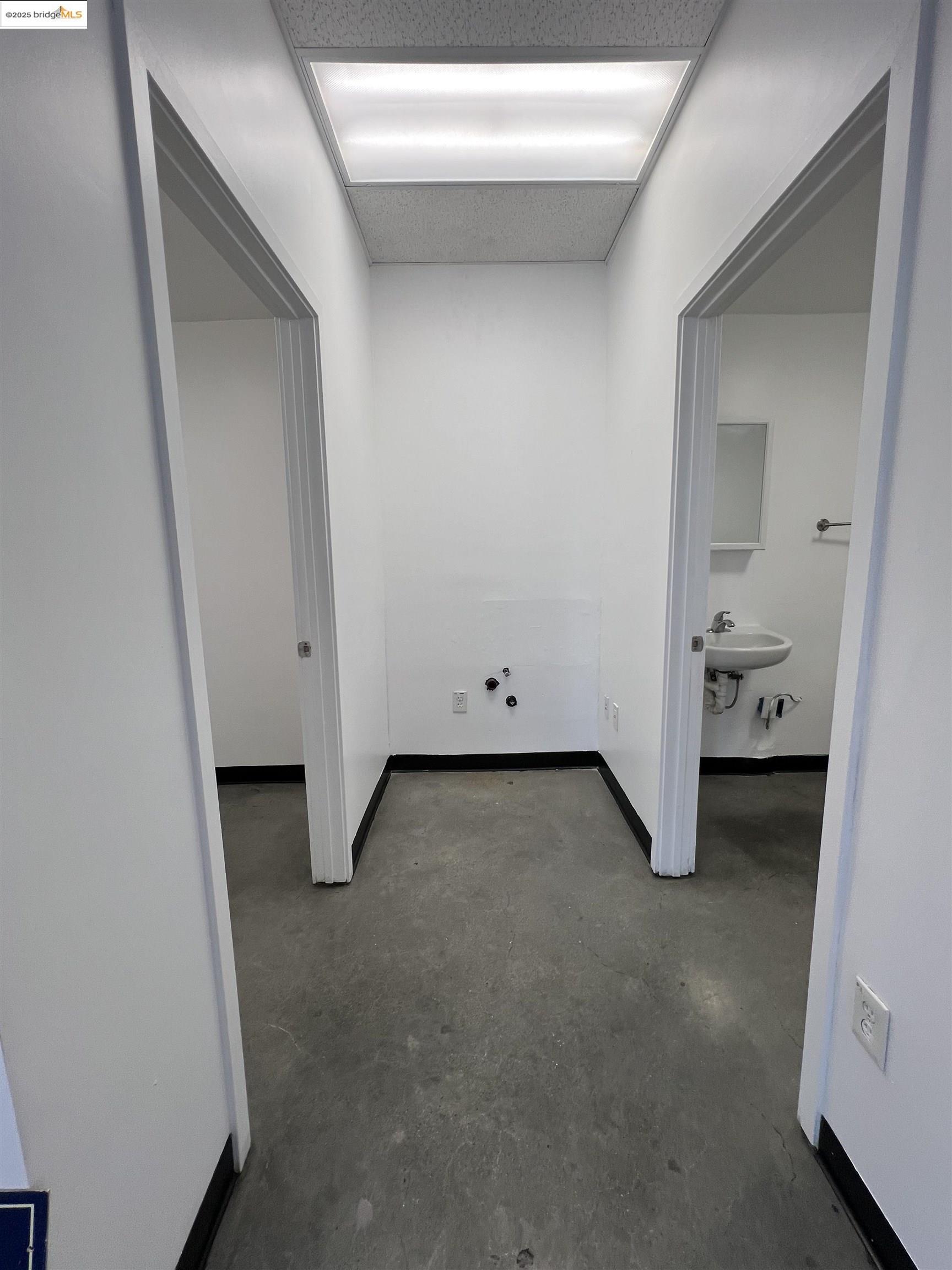Detail Gallery Image 6 of 10 For 9400 International, Suite a, Oakland,  CA 94603 - – Beds | – Baths