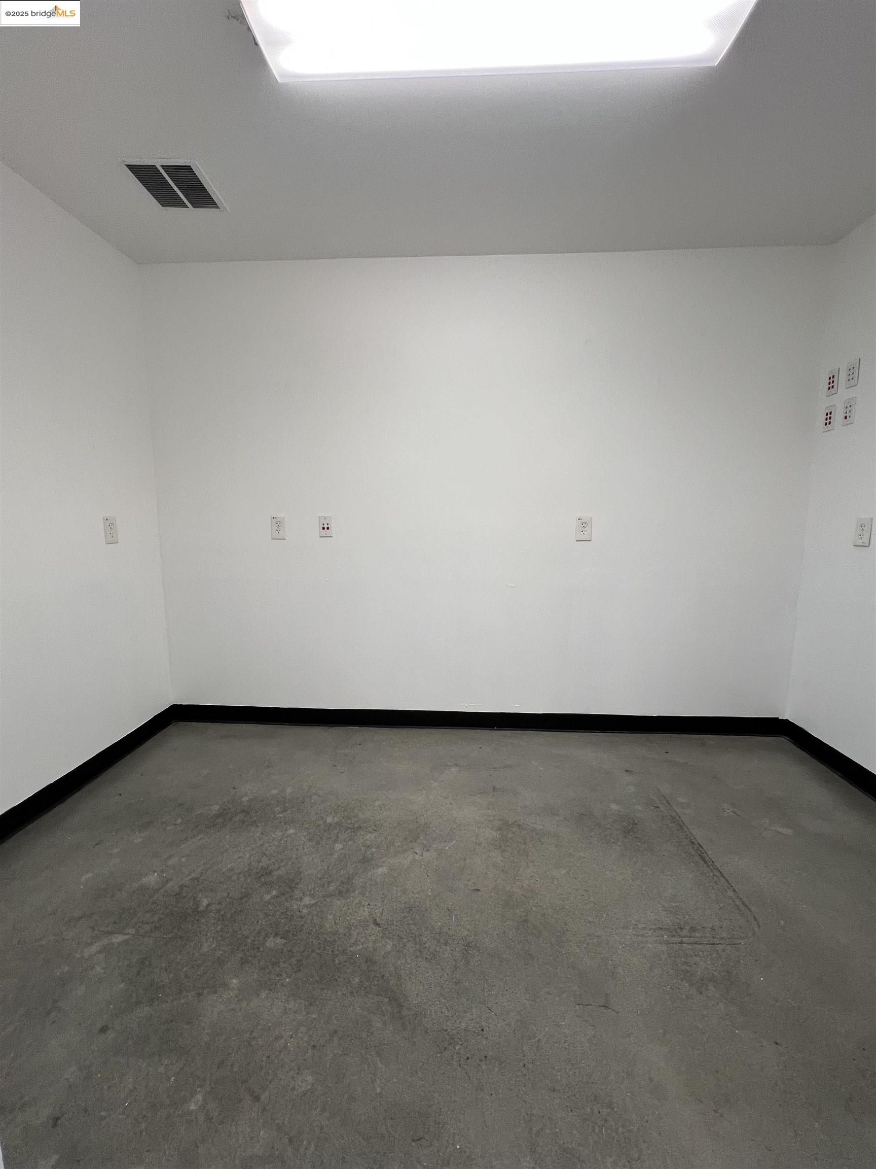 Detail Gallery Image 8 of 10 For 9400 International, Suite a, Oakland,  CA 94603 - – Beds | – Baths