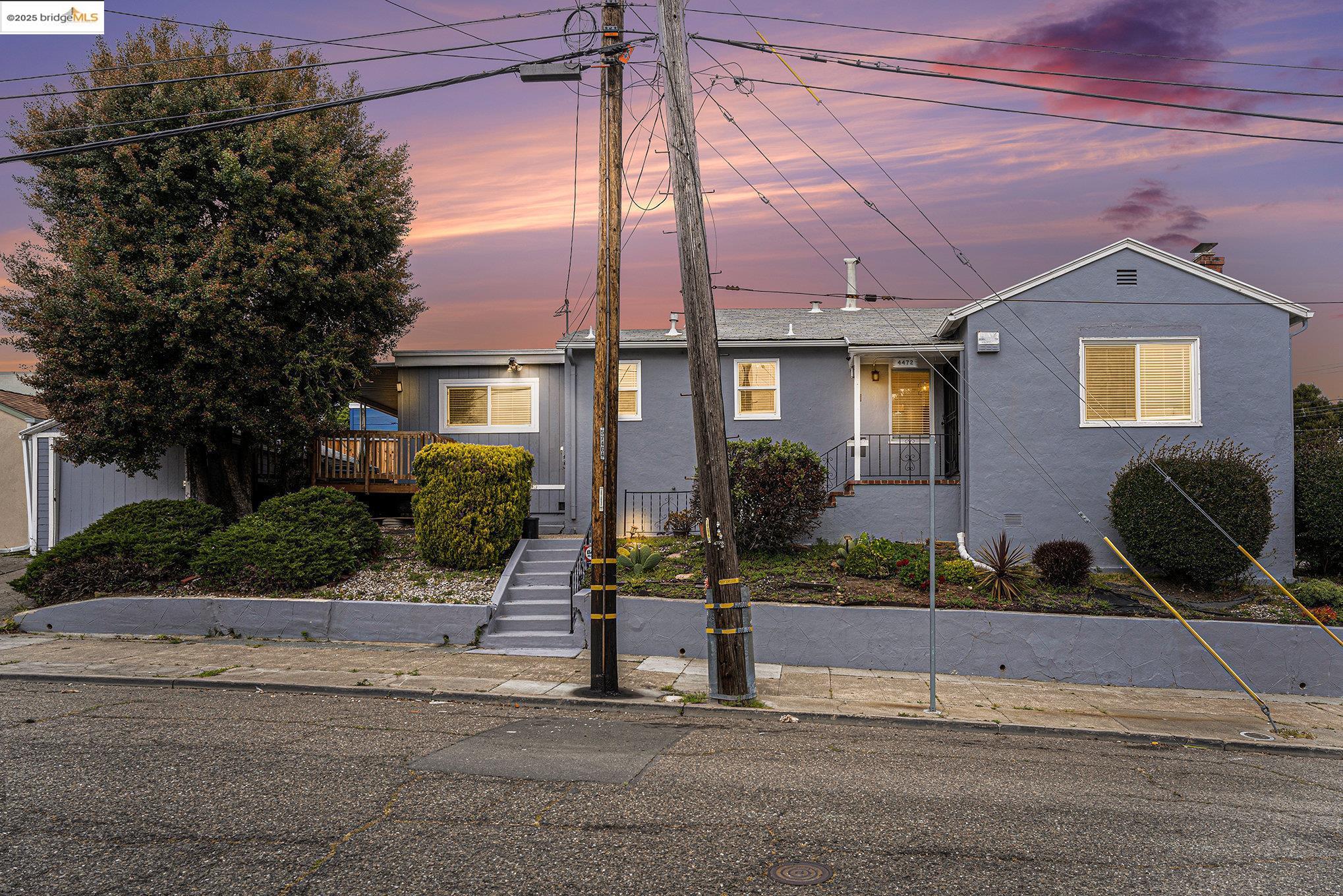 Detail Gallery Image 2 of 30 For 4472 Masterson St, Oakland,  CA 94619 - 3 Beds | 2 Baths