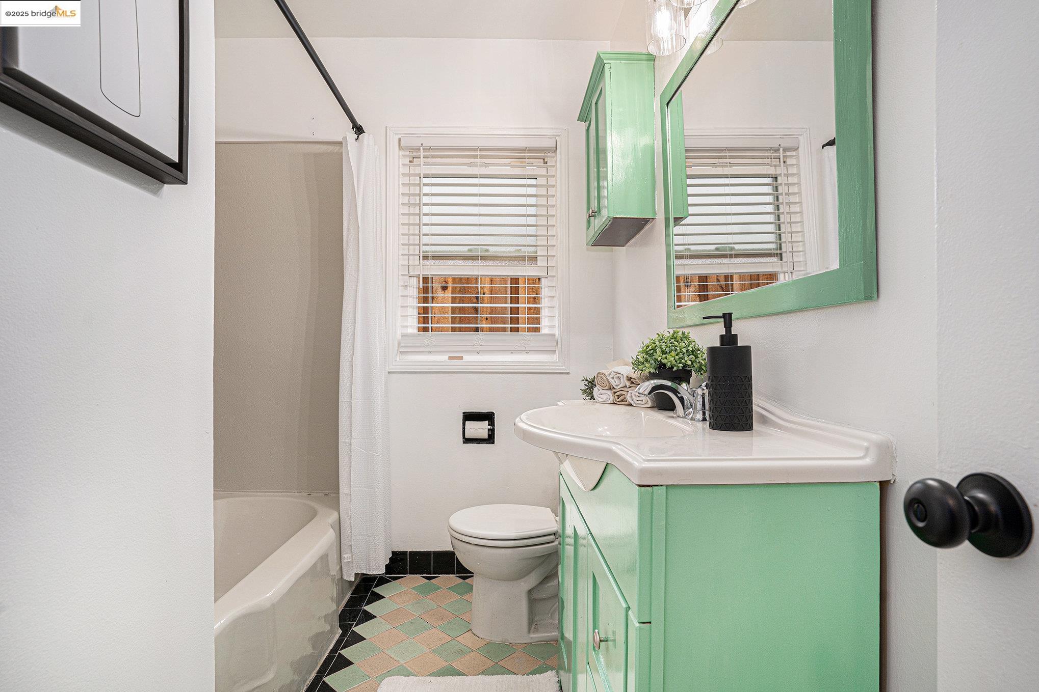 Detail Gallery Image 12 of 30 For 4472 Masterson St, Oakland,  CA 94619 - 3 Beds | 2 Baths