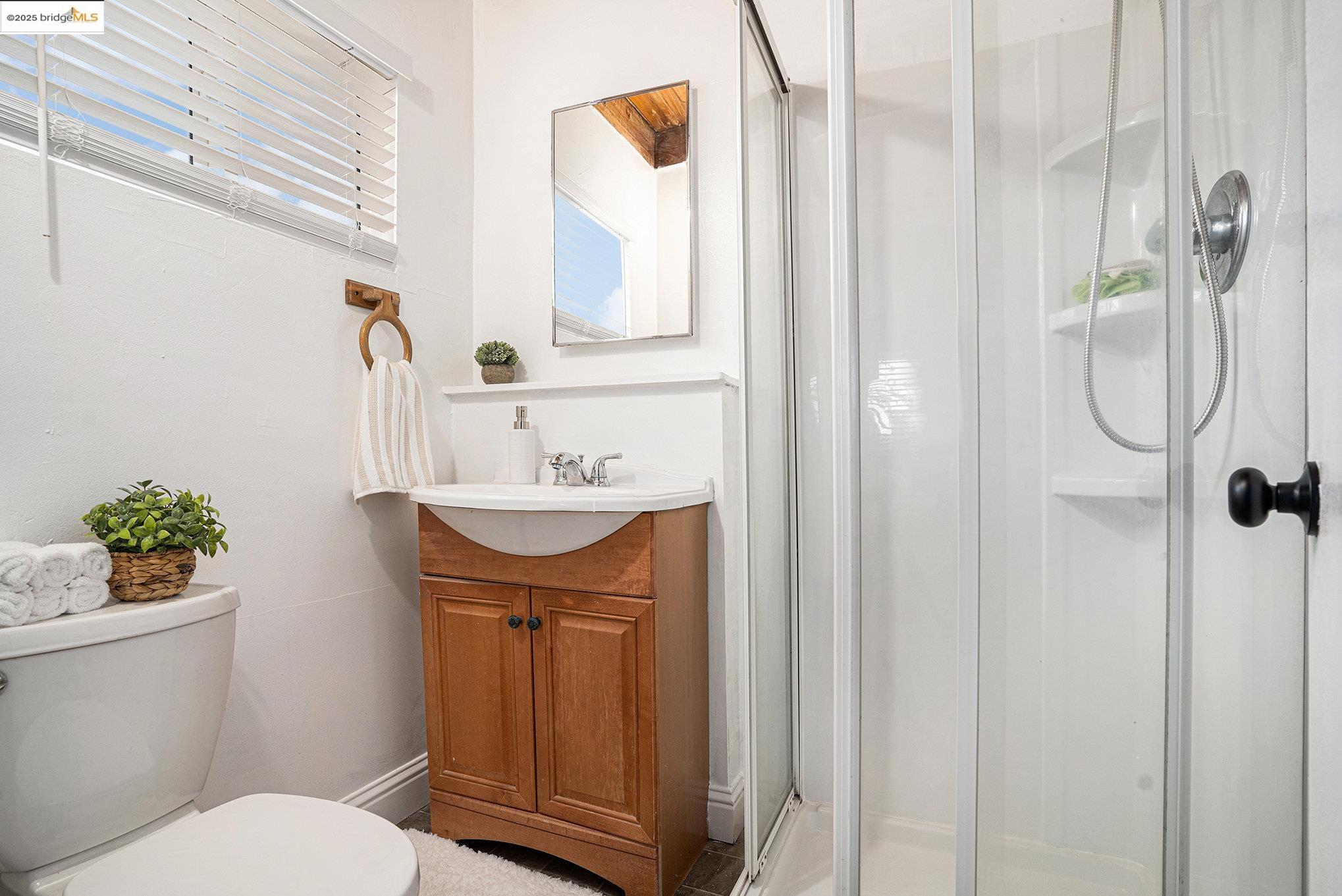 Detail Gallery Image 15 of 30 For 4472 Masterson St, Oakland,  CA 94619 - 3 Beds | 2 Baths