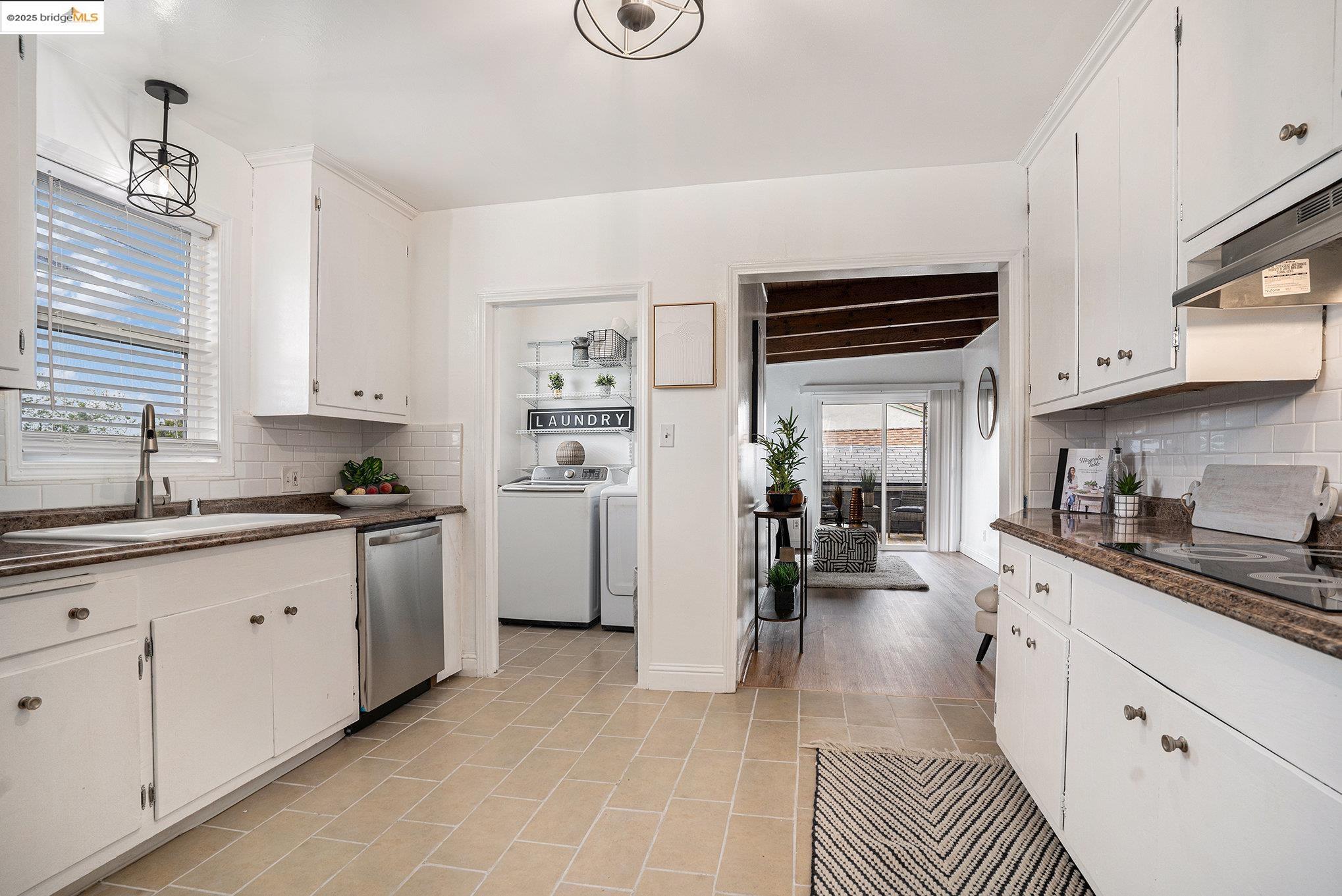 Detail Gallery Image 8 of 30 For 4472 Masterson St, Oakland,  CA 94619 - 3 Beds | 2 Baths