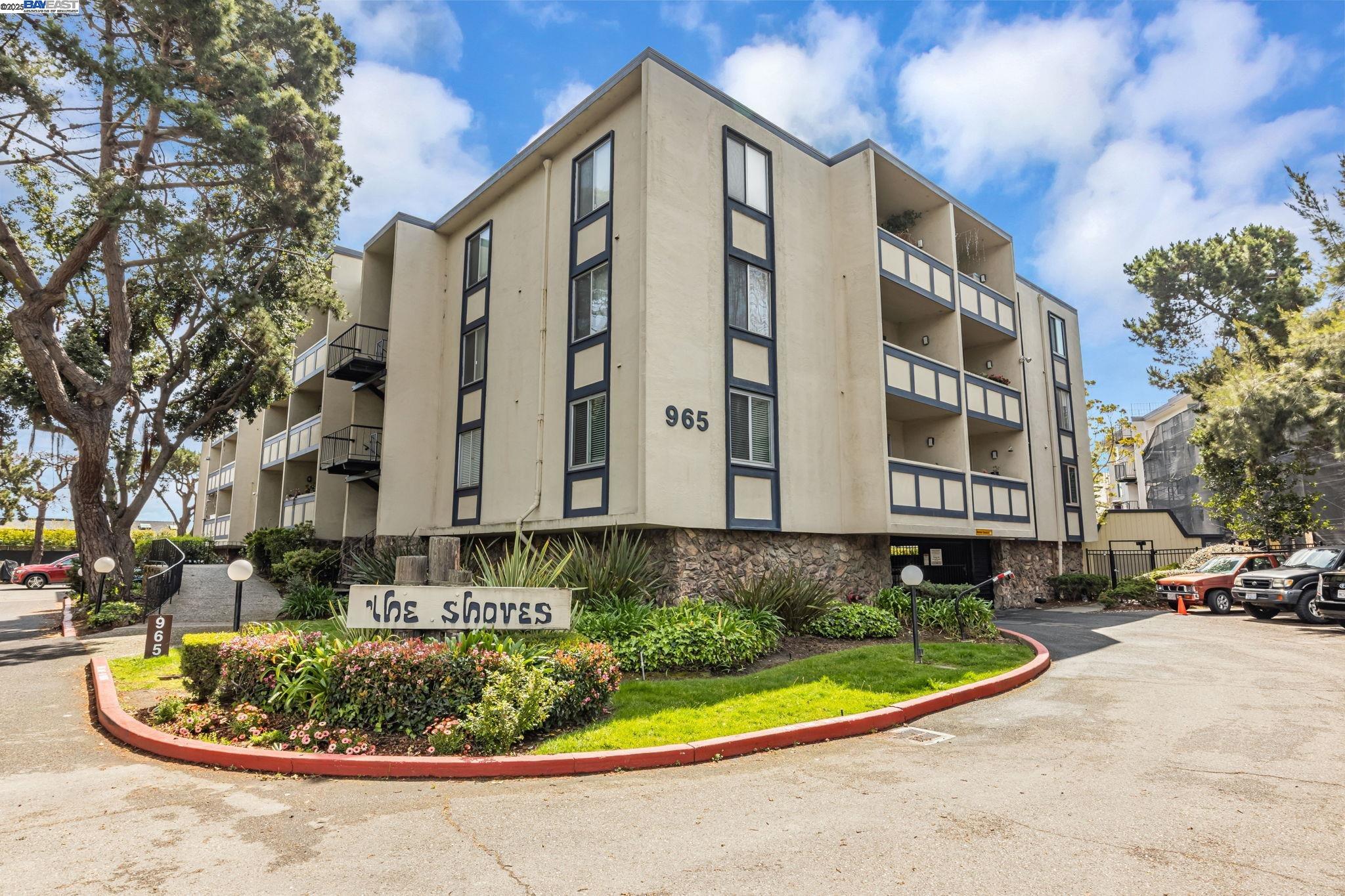 Detail Gallery Image 1 of 1 For 965 Shorepoint Court #207,  Alameda,  CA 94501 - 1 Beds | 1/1 Baths