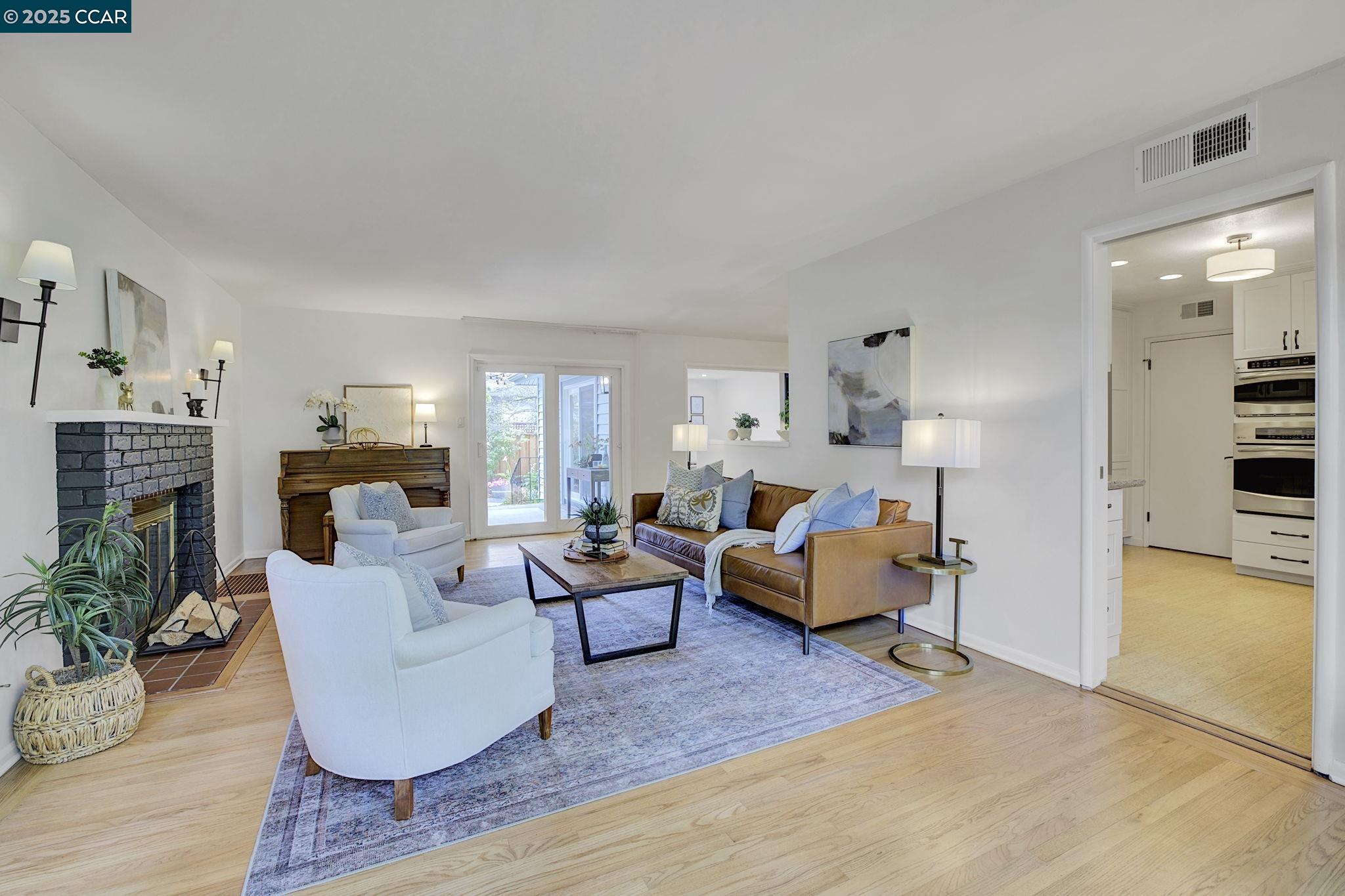 Detail Gallery Image 5 of 32 For 3154 Hacienda St, San Mateo,  CA 94403 - 4 Beds | 3 Baths