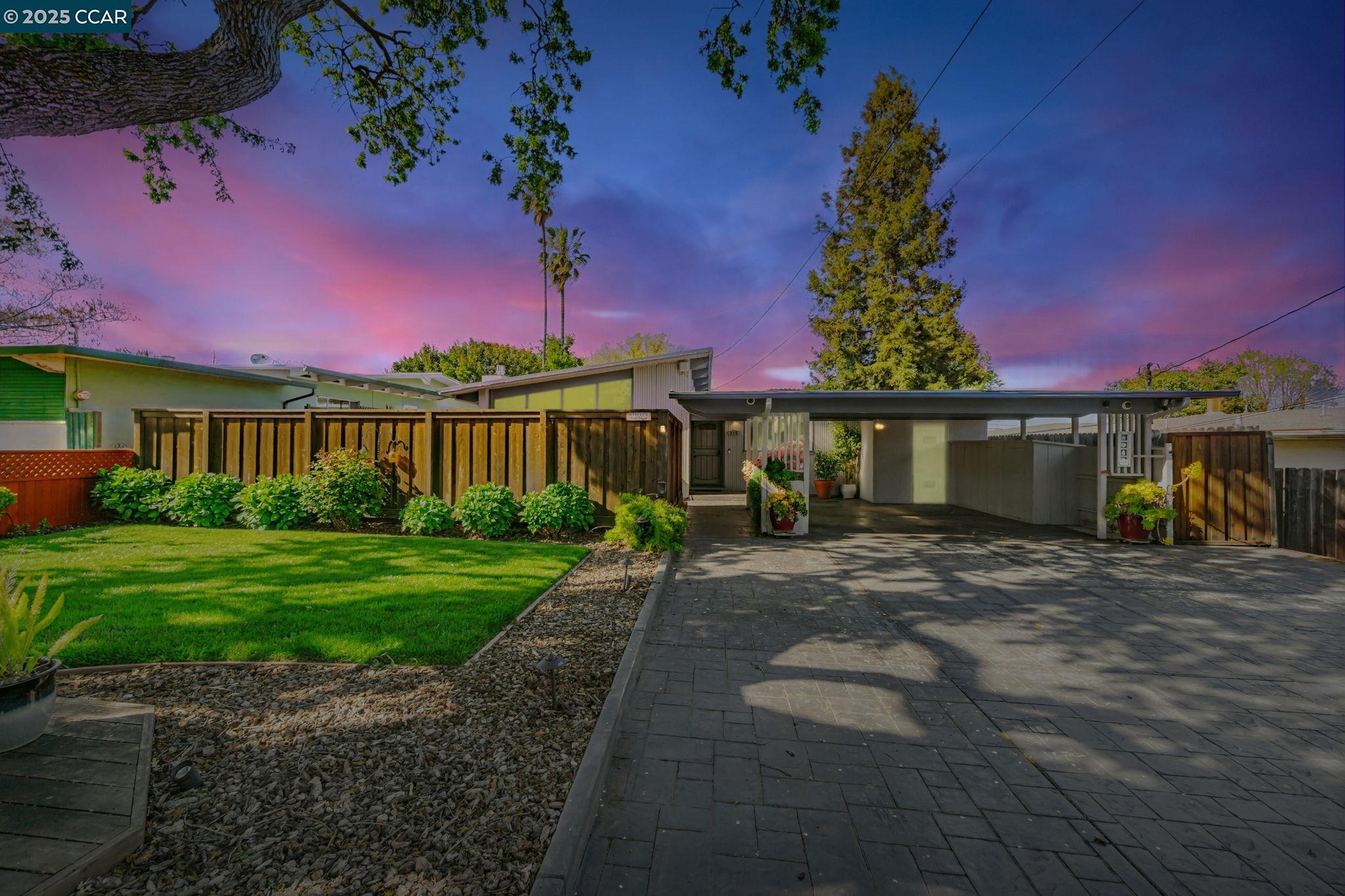 Detail Gallery Image 1 of 1 For 212 Carolos Dr, Pacheco,  CA 94553 - 3 Beds | 2 Baths