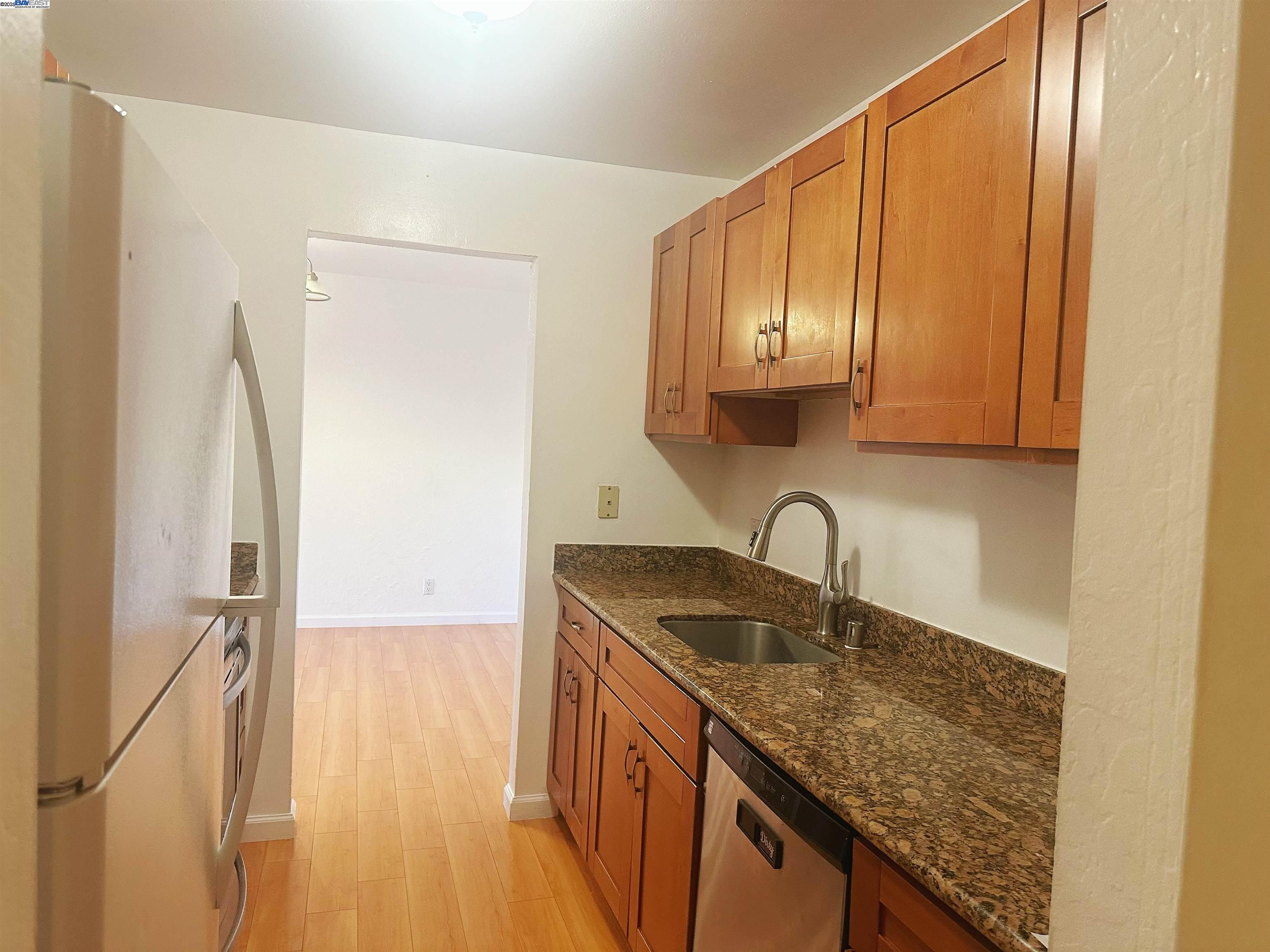 Detail Gallery Image 7 of 18 For 450 N Civic Dr #311,  Walnut Creek,  CA 94596 - 2 Beds | 2 Baths