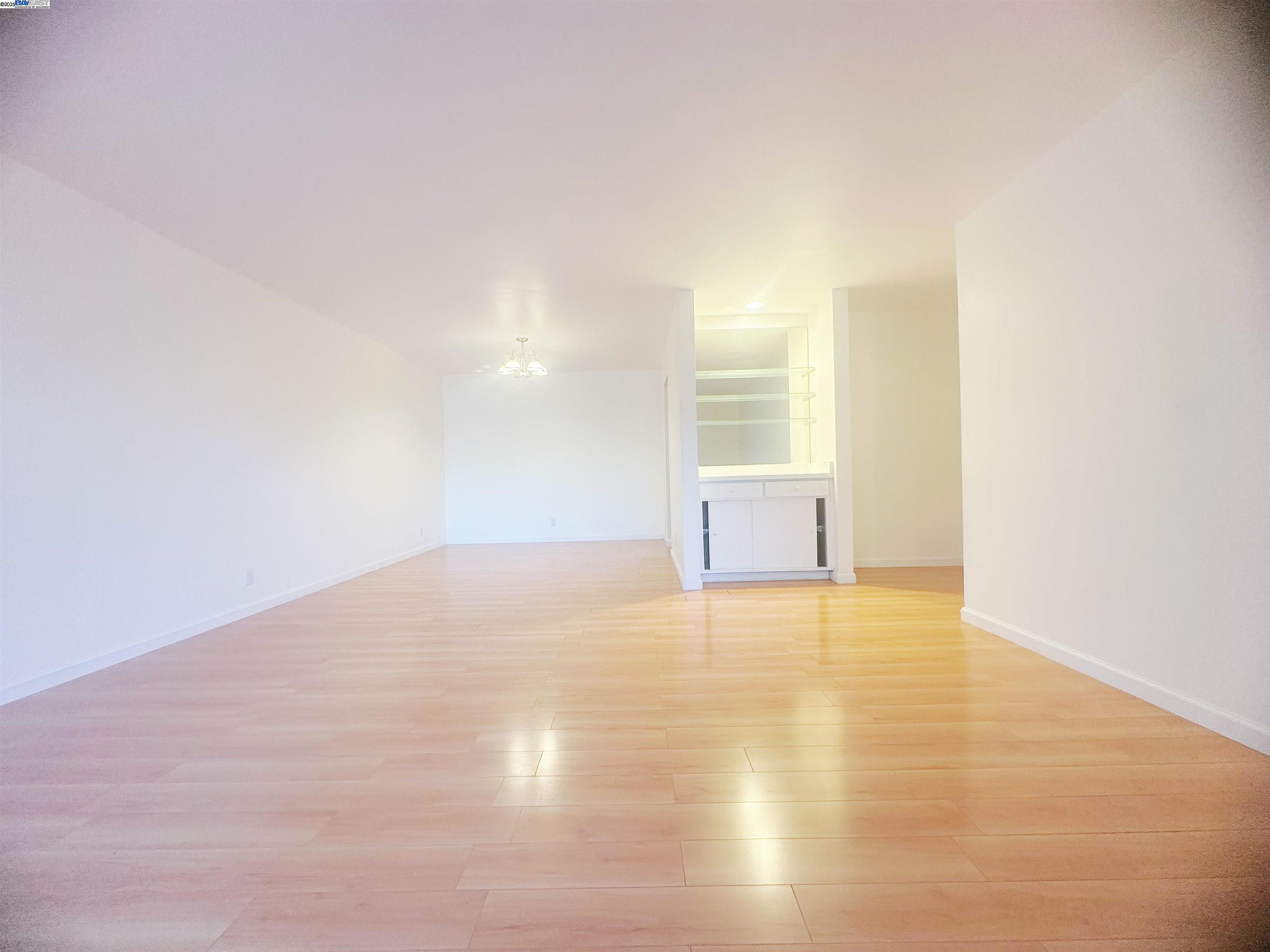 Detail Gallery Image 10 of 18 For 450 N Civic Dr #311,  Walnut Creek,  CA 94596 - 2 Beds | 2 Baths