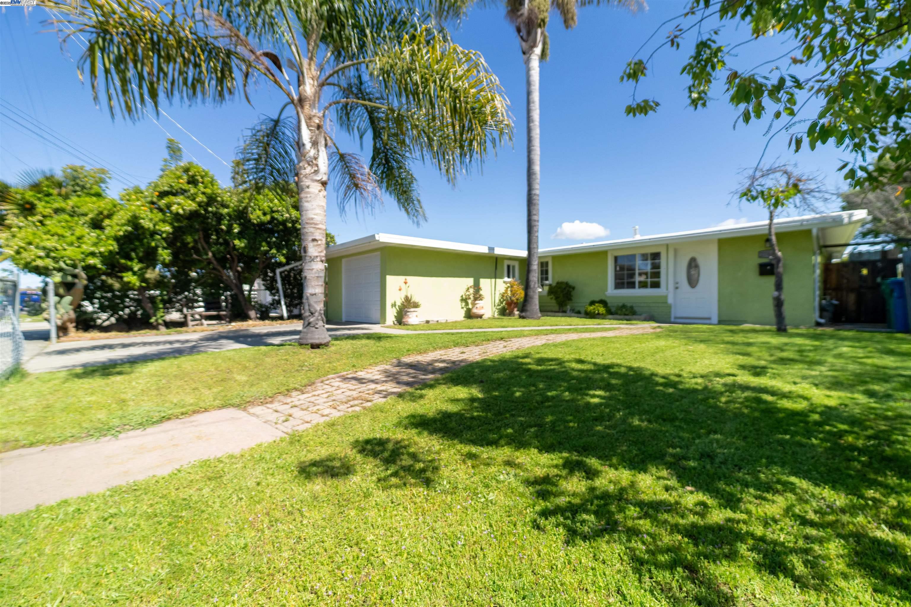 Detail Gallery Image 2 of 27 For 27844 Miami Ave, Hayward,  CA 94545 - 3 Beds | 2 Baths