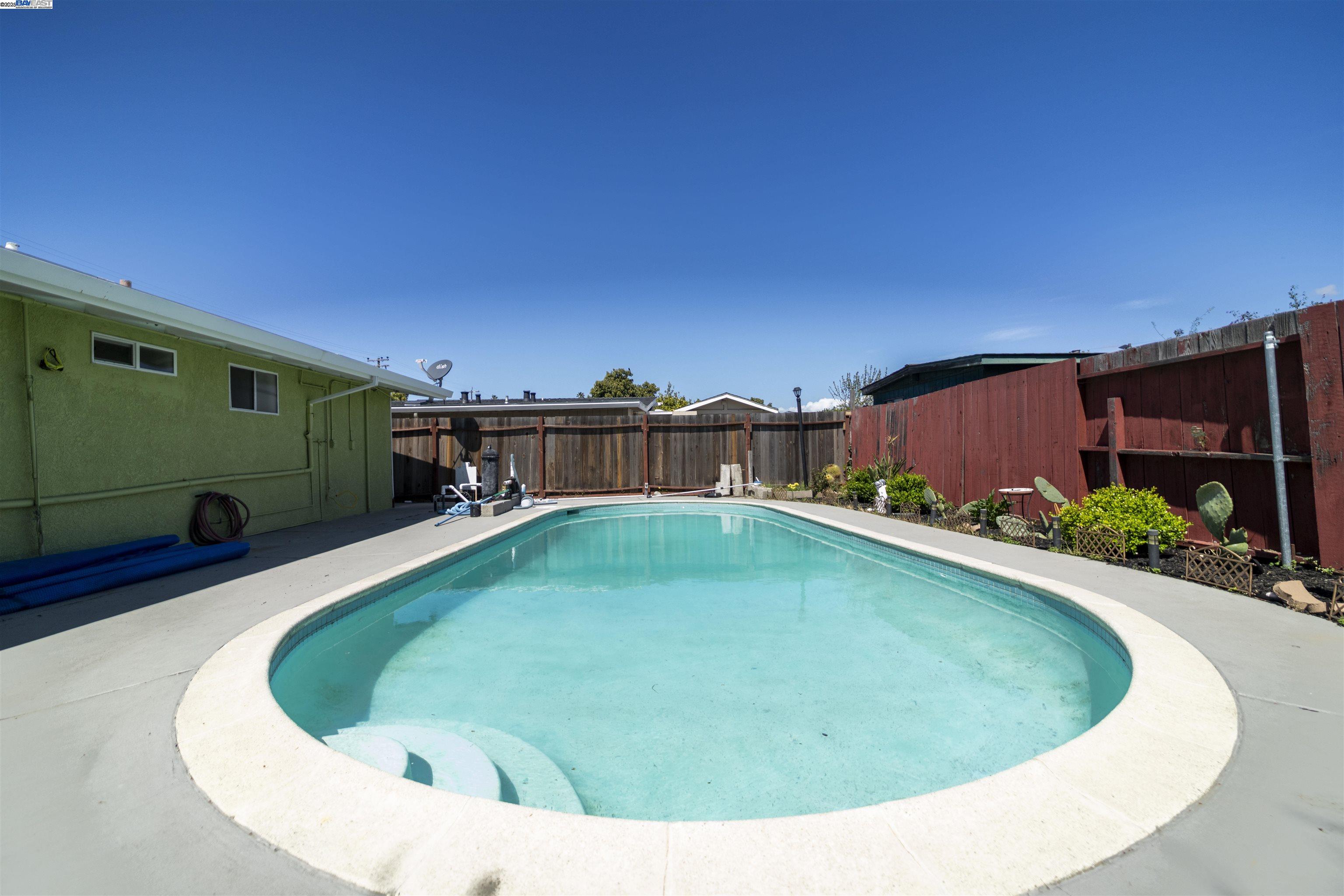 Detail Gallery Image 12 of 27 For 27844 Miami Ave, Hayward,  CA 94545 - 3 Beds | 2 Baths