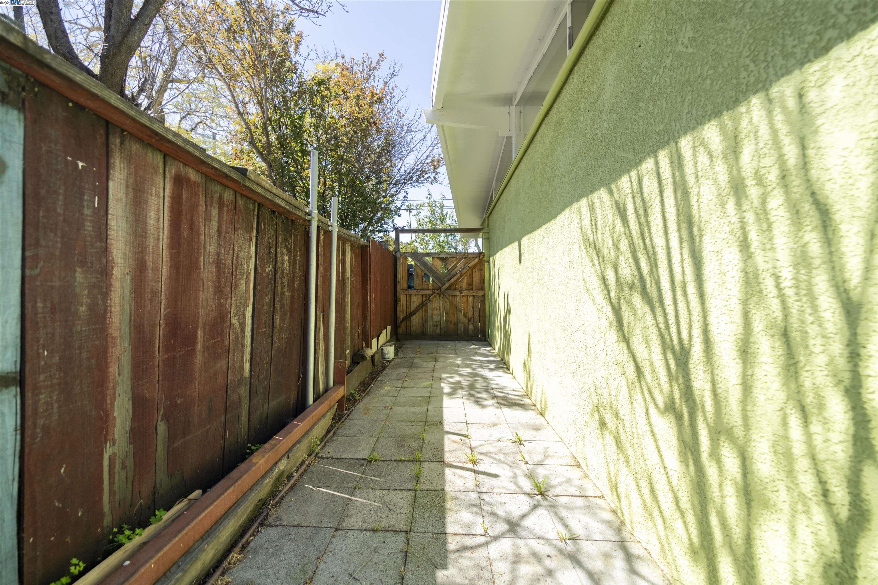 Detail Gallery Image 16 of 27 For 27844 Miami Ave, Hayward,  CA 94545 - 3 Beds | 2 Baths