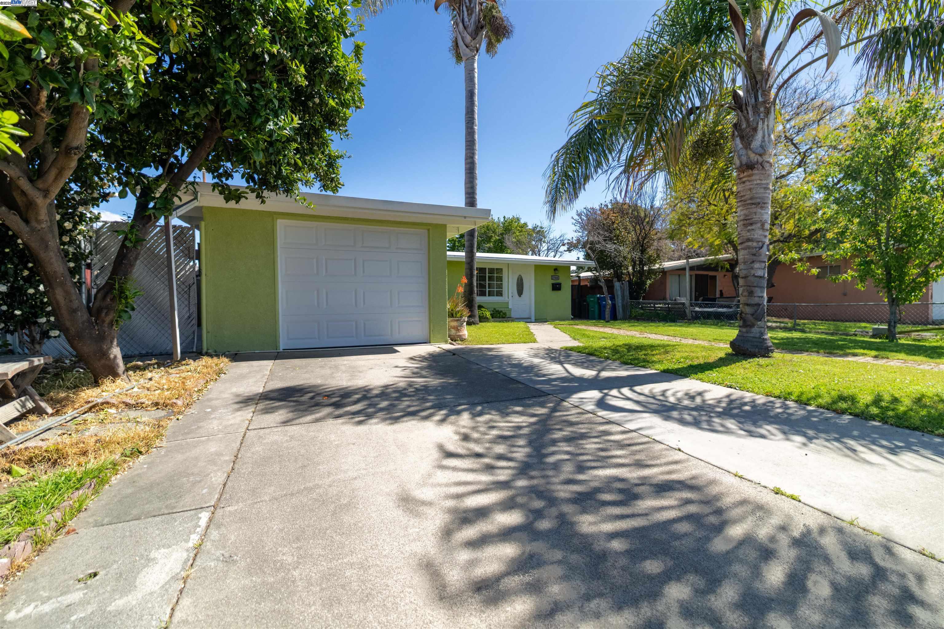 Detail Gallery Image 3 of 27 For 27844 Miami Ave, Hayward,  CA 94545 - 3 Beds | 2 Baths