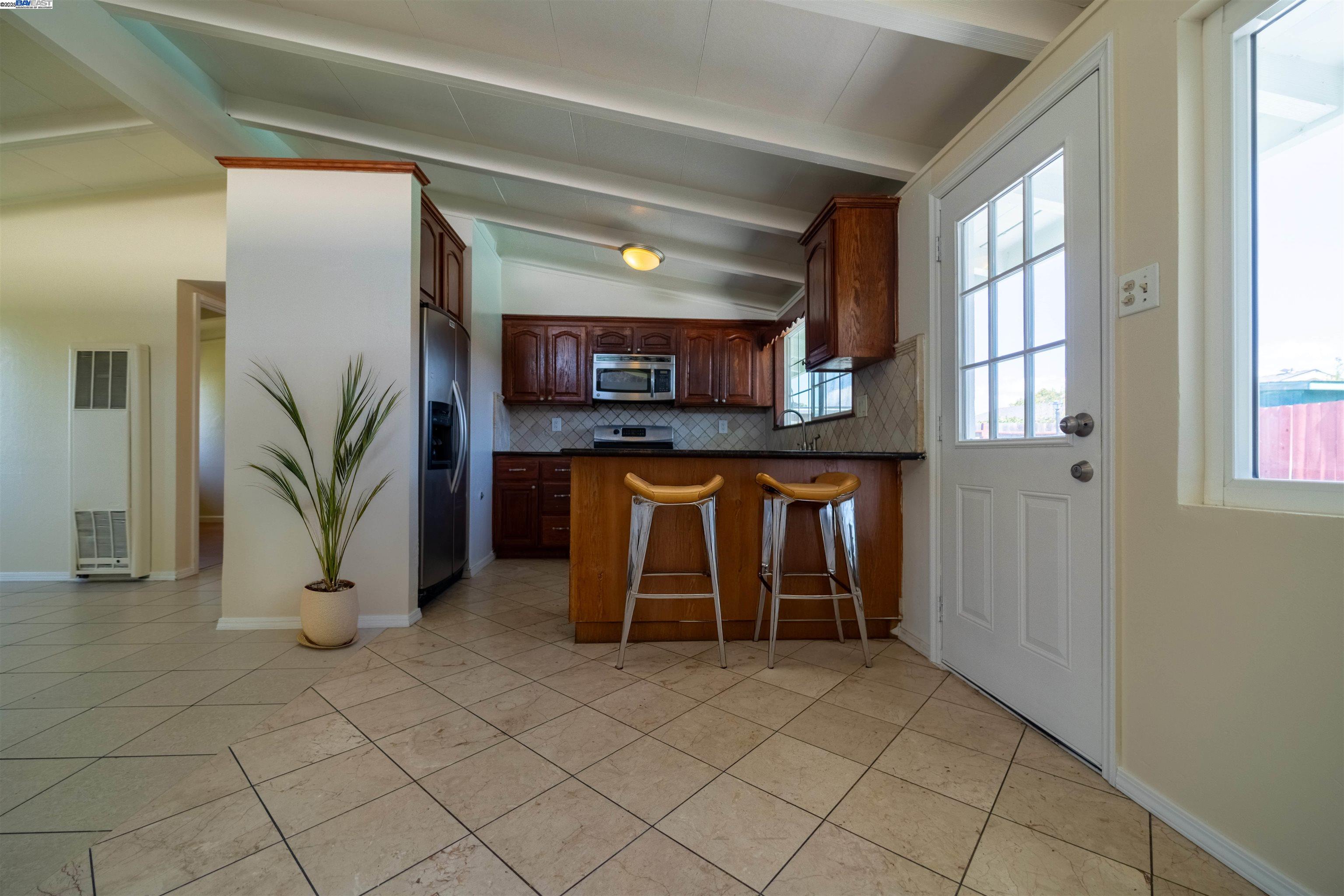 Detail Gallery Image 6 of 27 For 27844 Miami Ave, Hayward,  CA 94545 - 3 Beds | 2 Baths