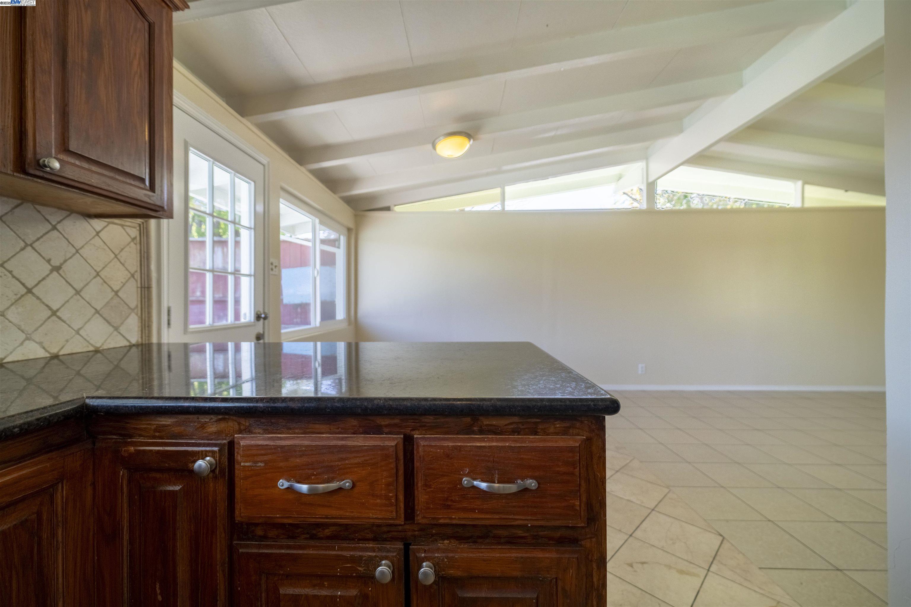 Detail Gallery Image 9 of 27 For 27844 Miami Ave, Hayward,  CA 94545 - 3 Beds | 2 Baths