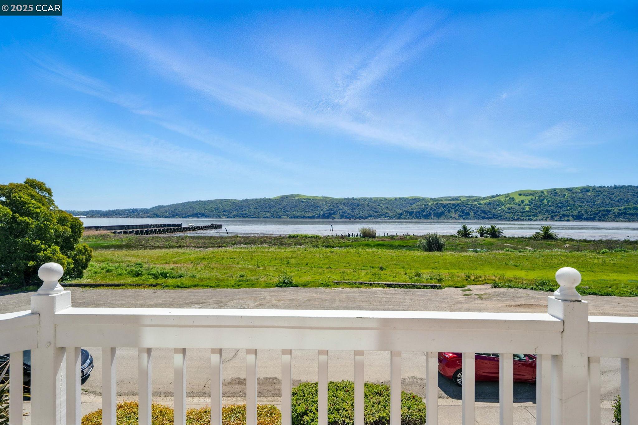 Detail Gallery Image 11 of 35 For 230 E 2nd St, Benicia,  CA 94510 - 3 Beds | 2/1 Baths