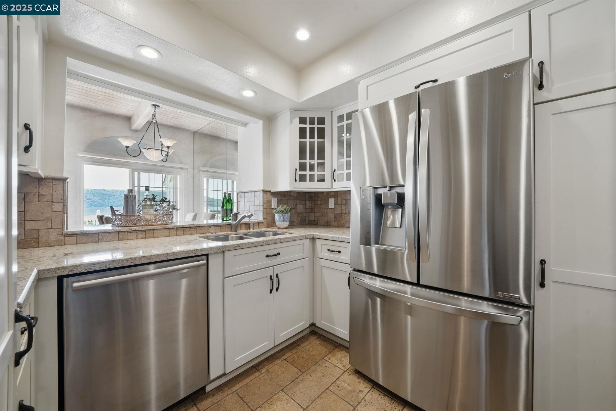 Detail Gallery Image 14 of 35 For 230 E 2nd St, Benicia,  CA 94510 - 3 Beds | 2/1 Baths