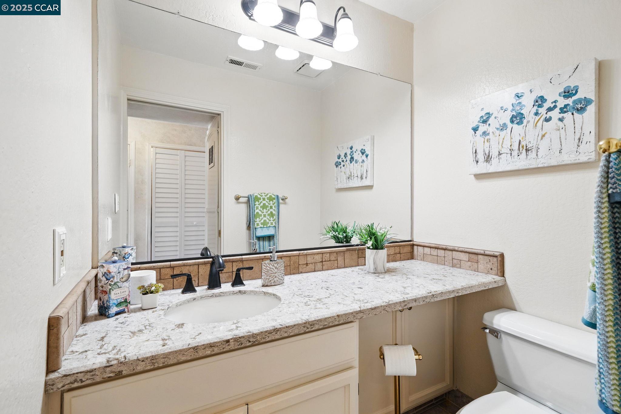 Detail Gallery Image 17 of 35 For 230 E 2nd St, Benicia,  CA 94510 - 3 Beds | 2/1 Baths