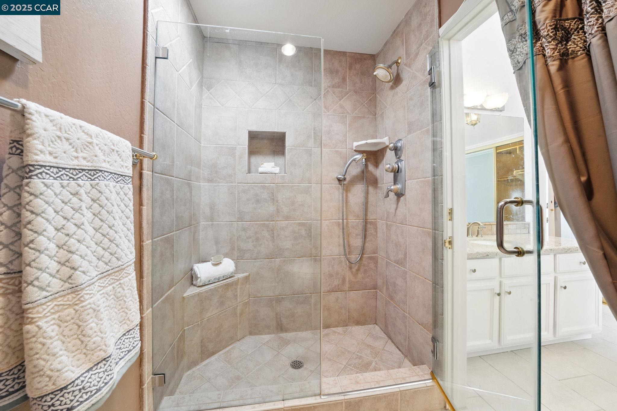 Detail Gallery Image 27 of 35 For 230 E 2nd St, Benicia,  CA 94510 - 3 Beds | 2/1 Baths