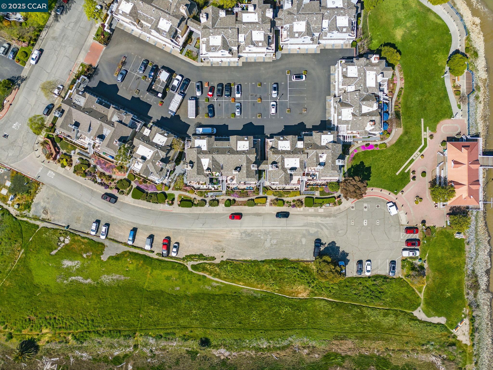 Detail Gallery Image 29 of 35 For 230 E 2nd St, Benicia,  CA 94510 - 3 Beds | 2/1 Baths