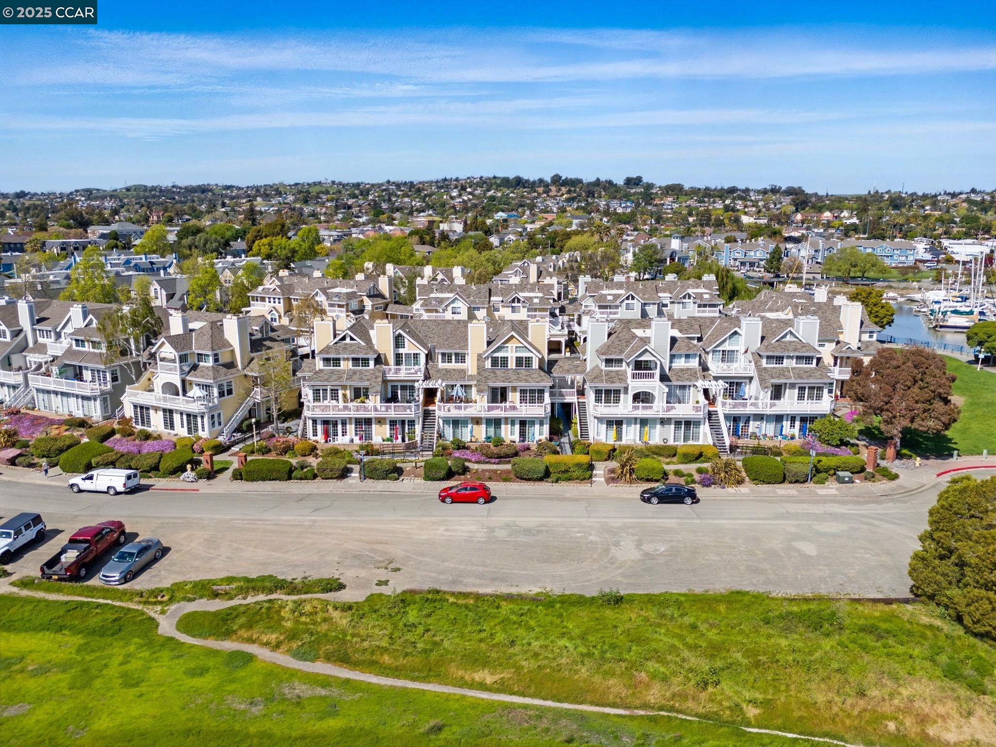 Detail Gallery Image 31 of 35 For 230 E 2nd St, Benicia,  CA 94510 - 3 Beds | 2/1 Baths