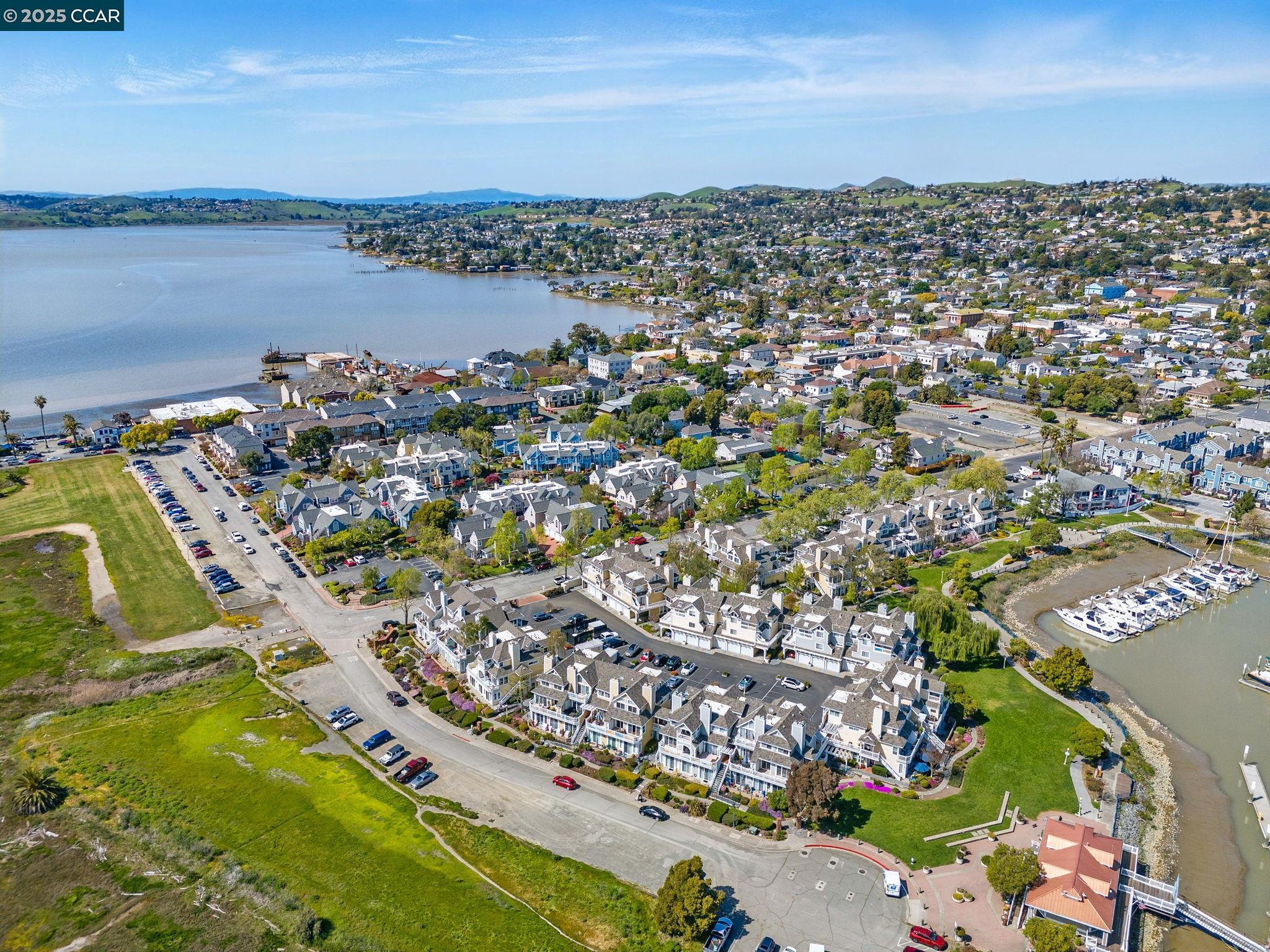 Detail Gallery Image 32 of 35 For 230 E 2nd St, Benicia,  CA 94510 - 3 Beds | 2/1 Baths