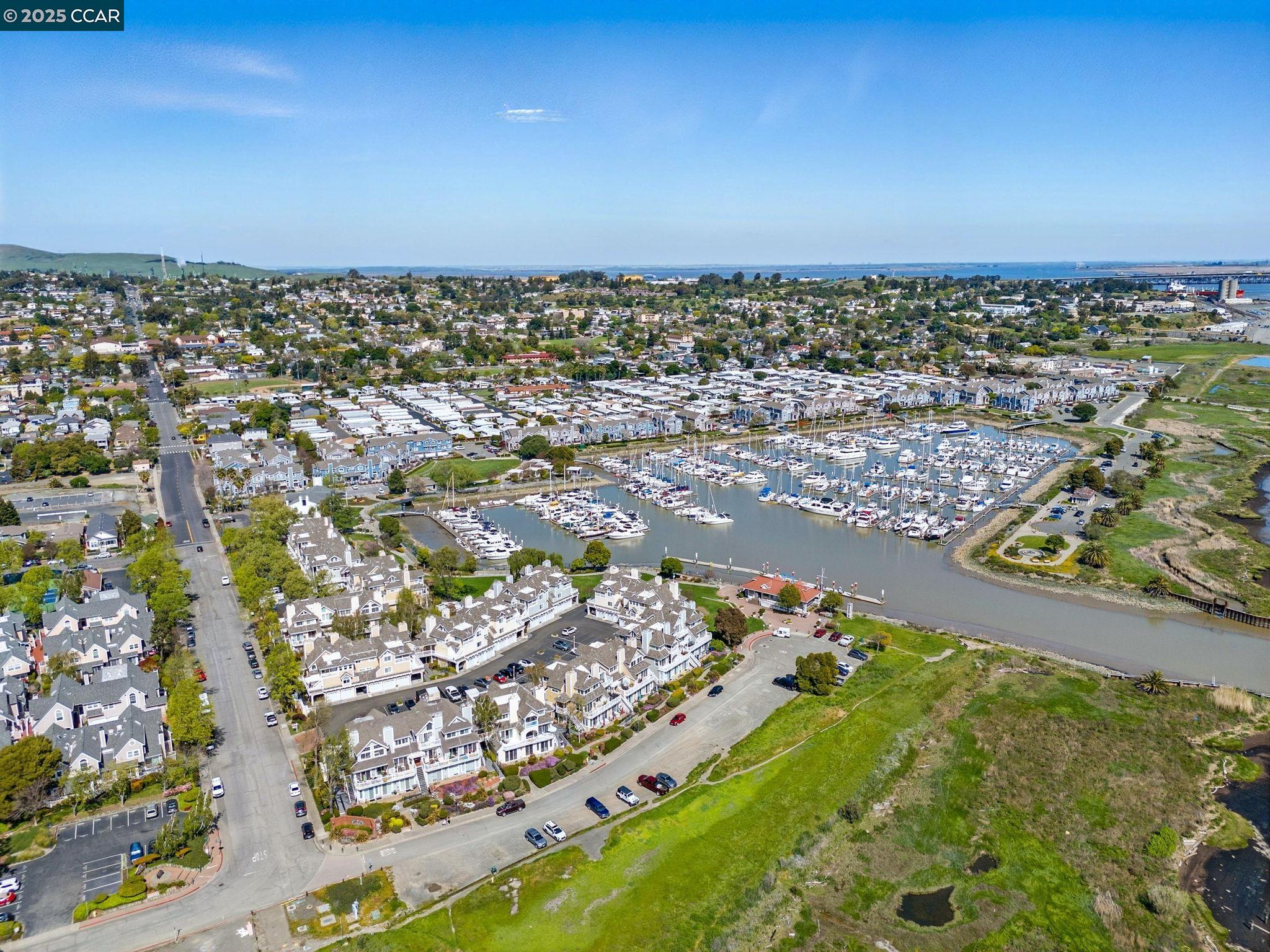 Detail Gallery Image 33 of 35 For 230 E 2nd St, Benicia,  CA 94510 - 3 Beds | 2/1 Baths