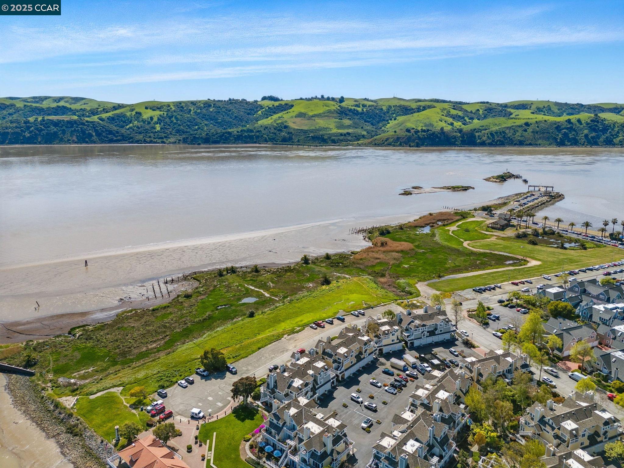 Detail Gallery Image 34 of 35 For 230 E 2nd St, Benicia,  CA 94510 - 3 Beds | 2/1 Baths
