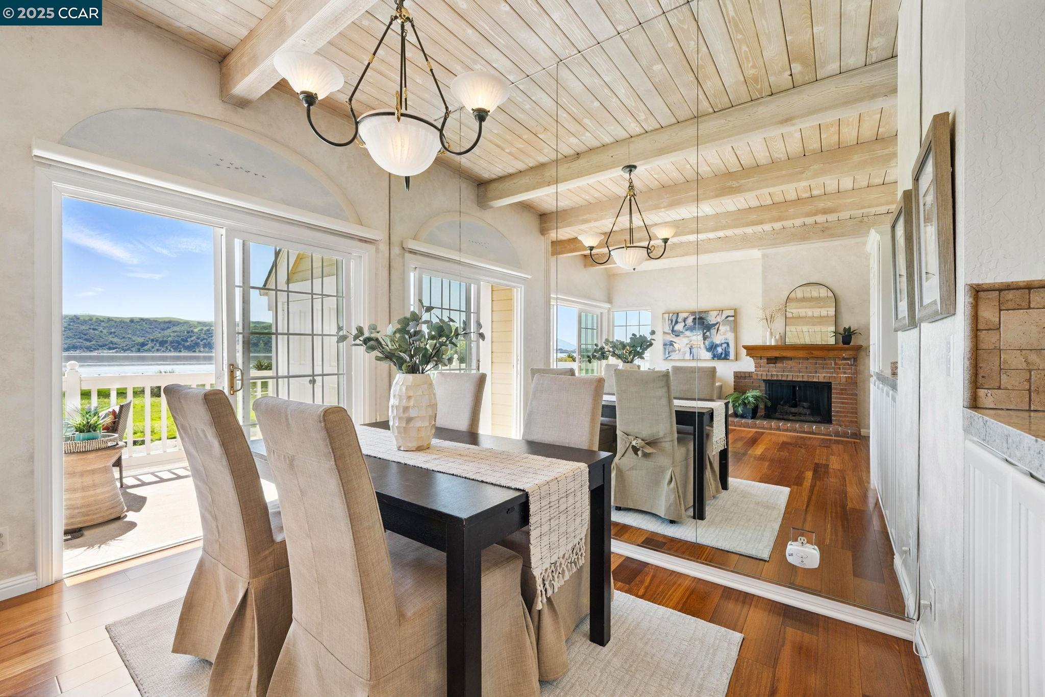 Detail Gallery Image 7 of 35 For 230 E 2nd St, Benicia,  CA 94510 - 3 Beds | 2/1 Baths