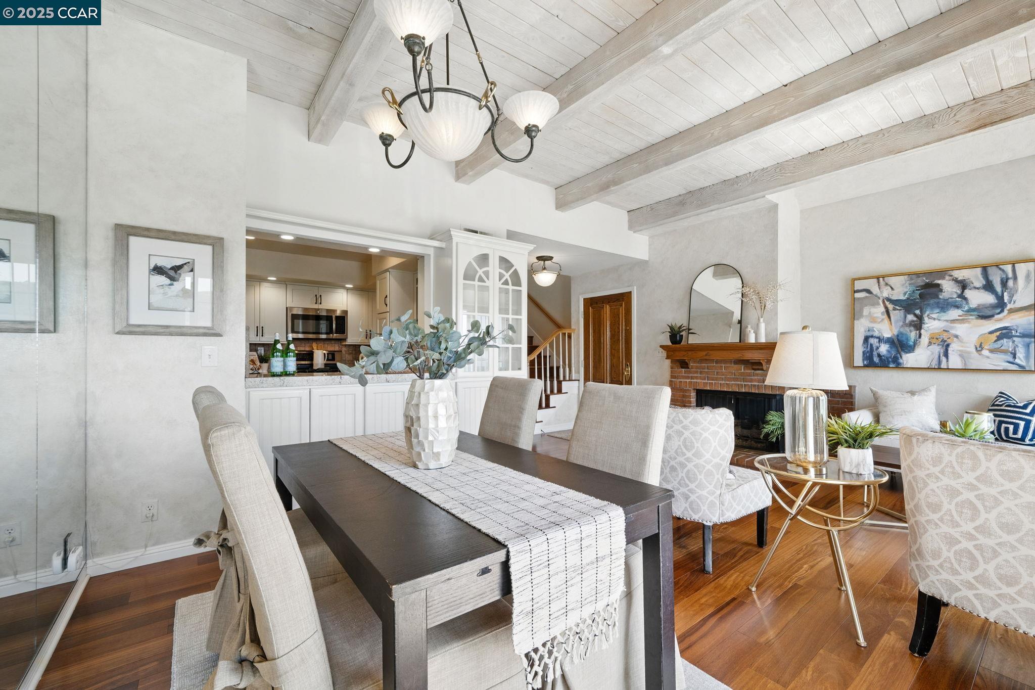 Detail Gallery Image 8 of 35 For 230 E 2nd St, Benicia,  CA 94510 - 3 Beds | 2/1 Baths