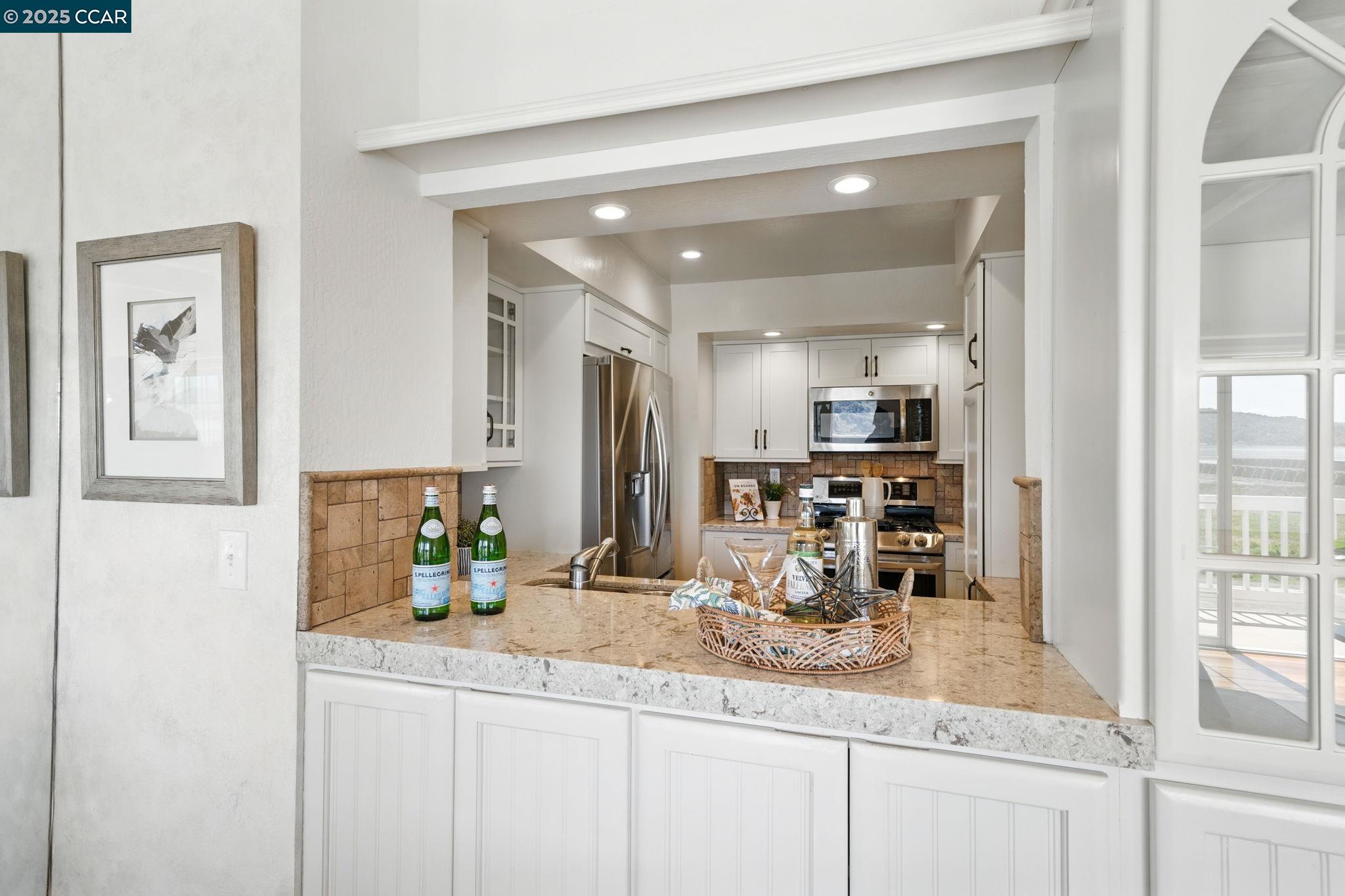 Detail Gallery Image 10 of 35 For 230 E 2nd St, Benicia,  CA 94510 - 3 Beds | 2/1 Baths