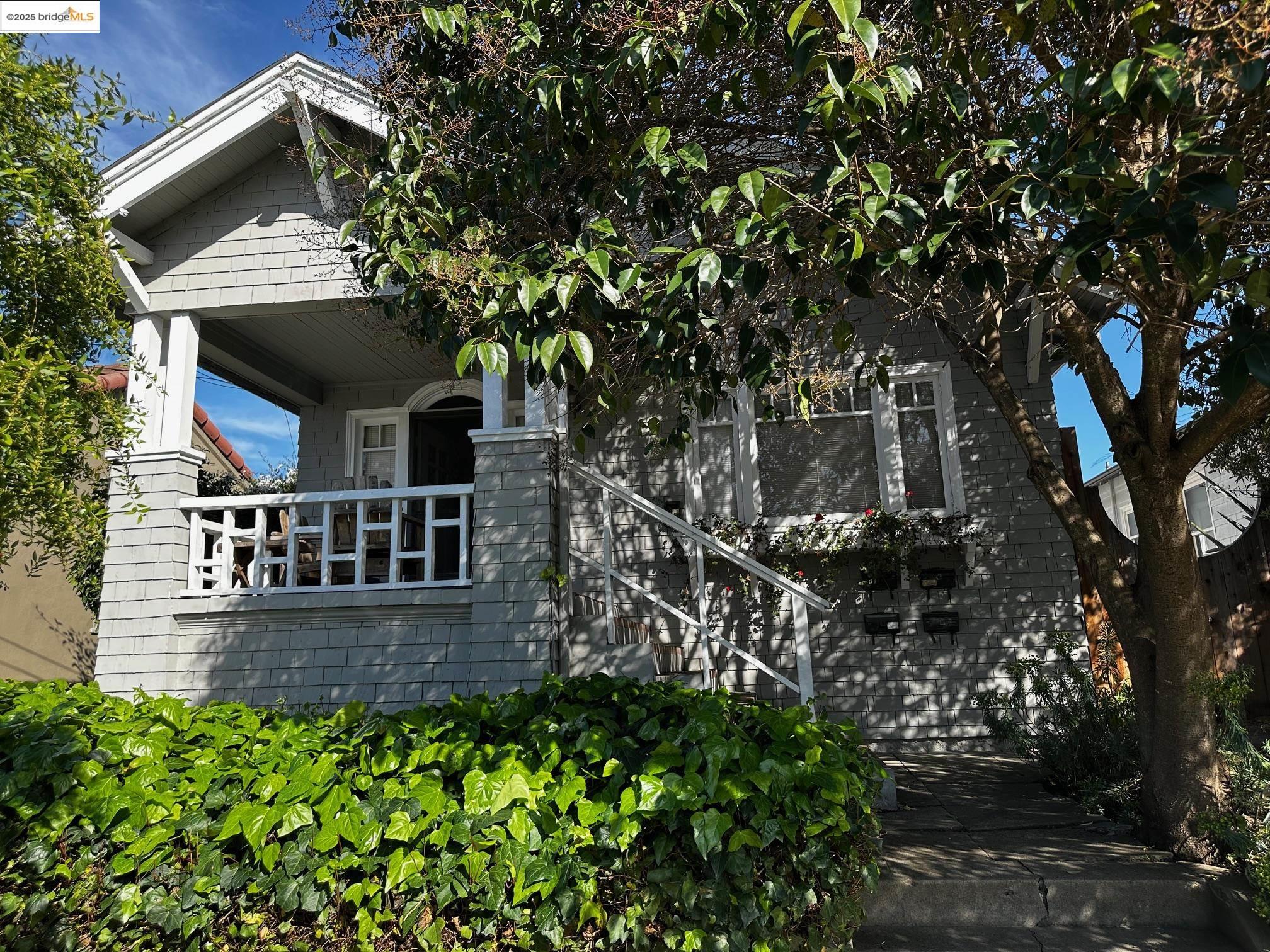 Detail Gallery Image 2 of 47 For 1205 Peralta Ave, Berkeley,  CA 94706 - – Beds | – Baths