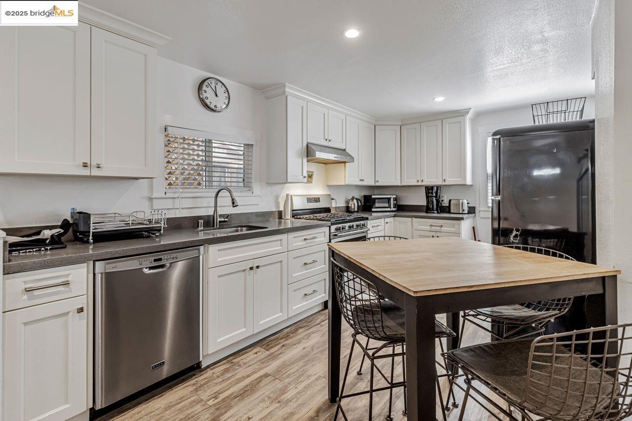 Detail Gallery Image 17 of 47 For 1205 Peralta Ave, Berkeley,  CA 94706 - – Beds | – Baths
