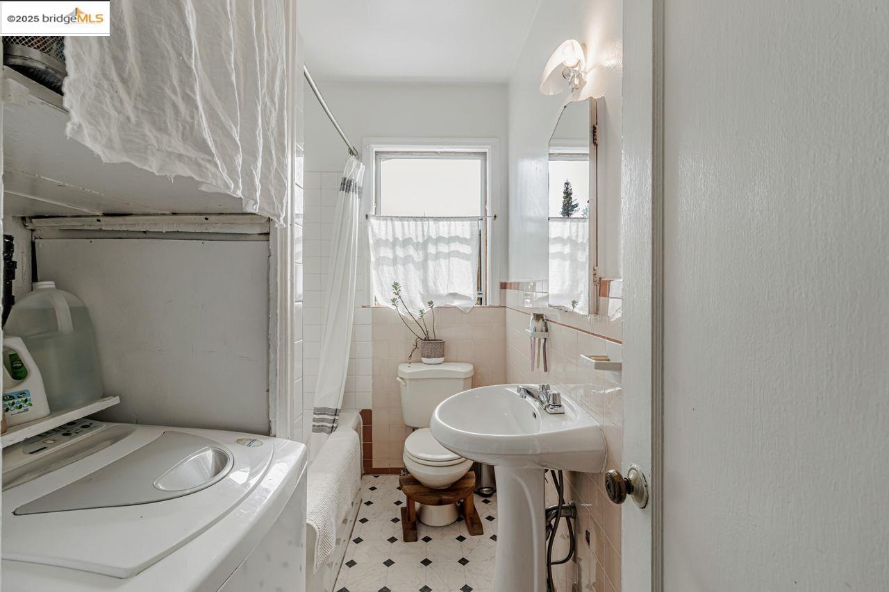 Detail Gallery Image 39 of 47 For 1205 Peralta Ave, Berkeley,  CA 94706 - – Beds | – Baths