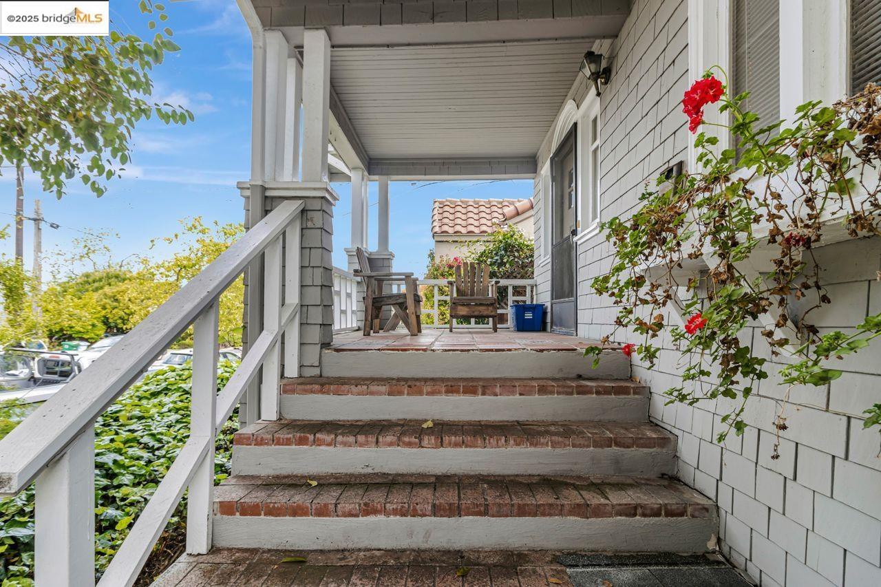 Detail Gallery Image 5 of 47 For 1205 Peralta Ave, Berkeley,  CA 94706 - – Beds | – Baths