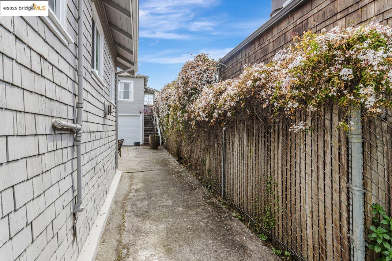 Detail Gallery Image 45 of 47 For 1205 Peralta Ave, Berkeley,  CA 94706 - – Beds | – Baths