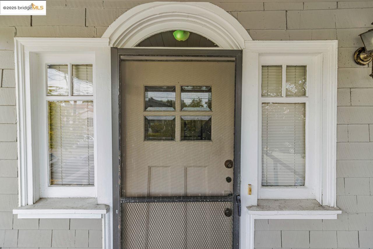 Detail Gallery Image 6 of 47 For 1205 Peralta Ave, Berkeley,  CA 94706 - – Beds | – Baths