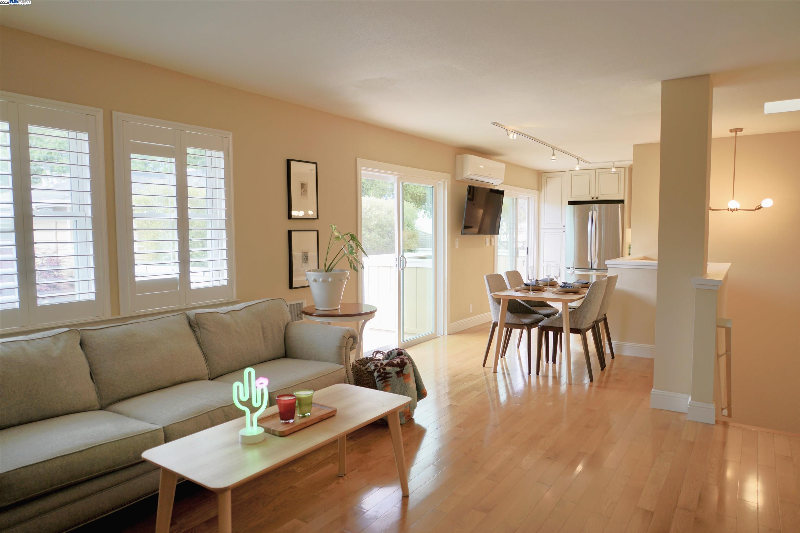 Detail Gallery Image 1 of 34 For 580 Vista Ave, Palo Alto,  CA 94306 - 2 Beds | 1 Baths