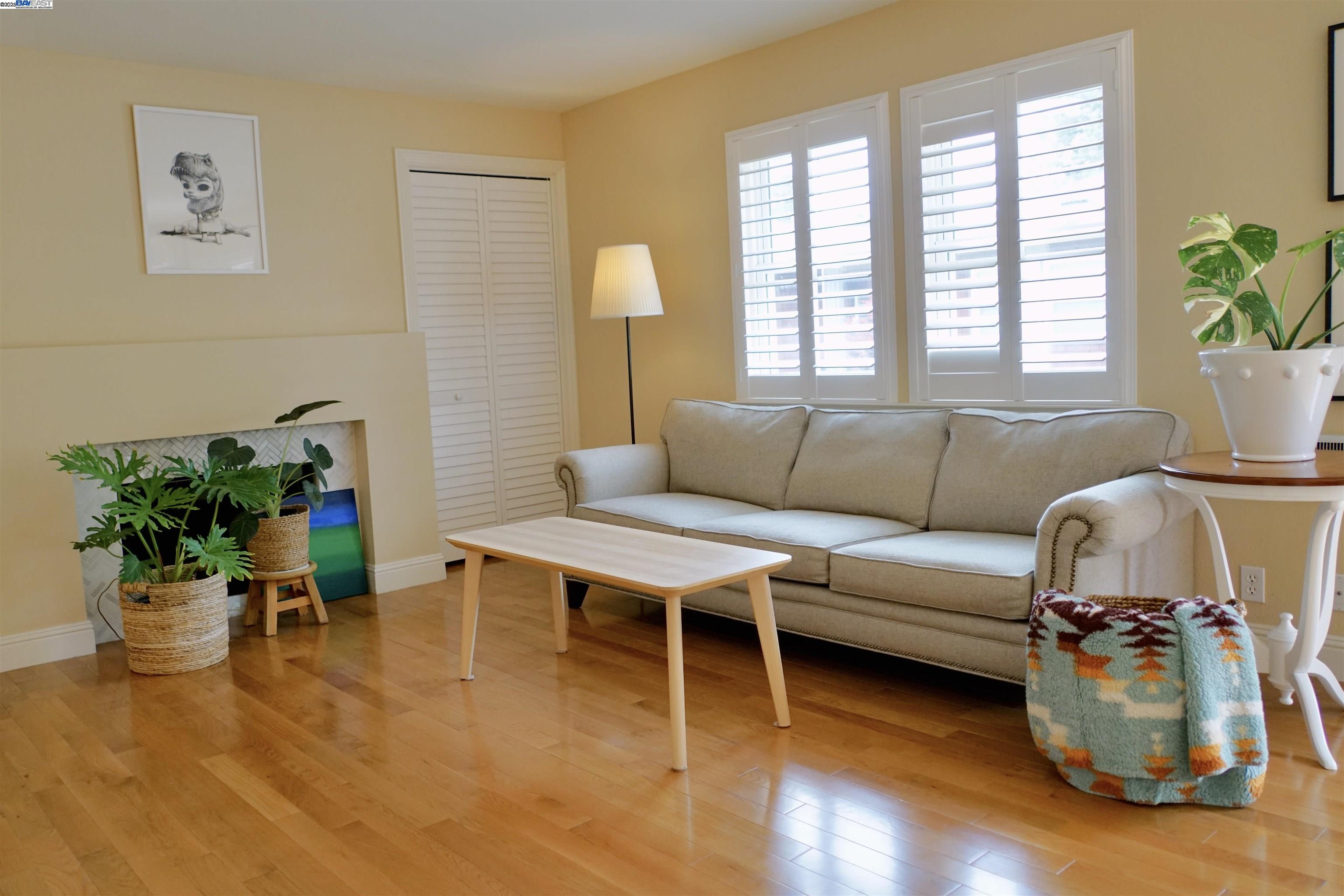 Detail Gallery Image 11 of 34 For 580 Vista Ave, Palo Alto,  CA 94306 - 2 Beds | 1 Baths