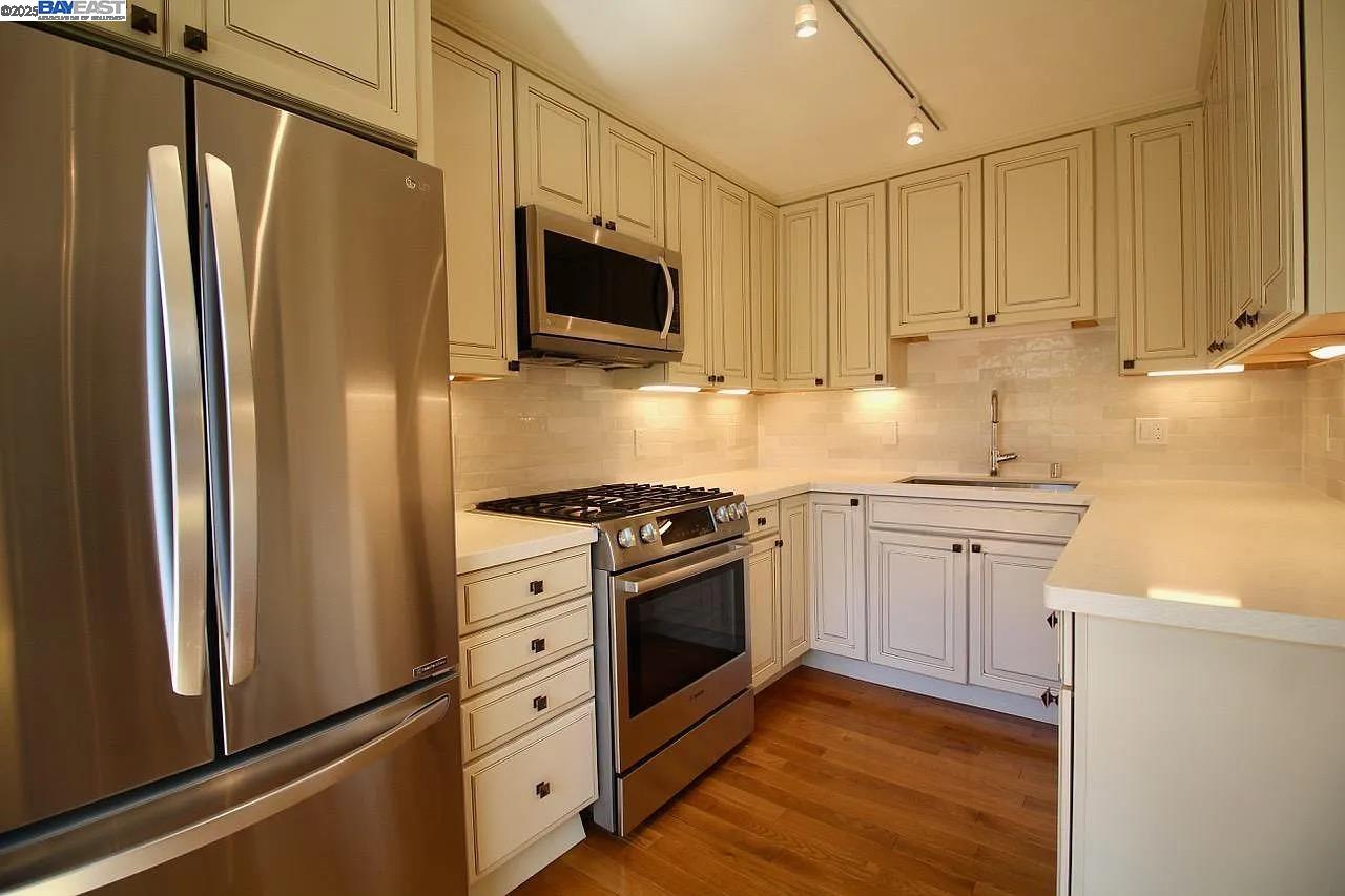 Detail Gallery Image 15 of 34 For 580 Vista Ave, Palo Alto,  CA 94306 - 2 Beds | 1 Baths
